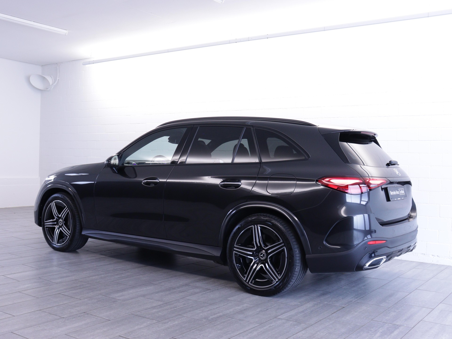 MERCEDES-BENZ GLC 400 e EQ Star AMG Line 4matic-image-2