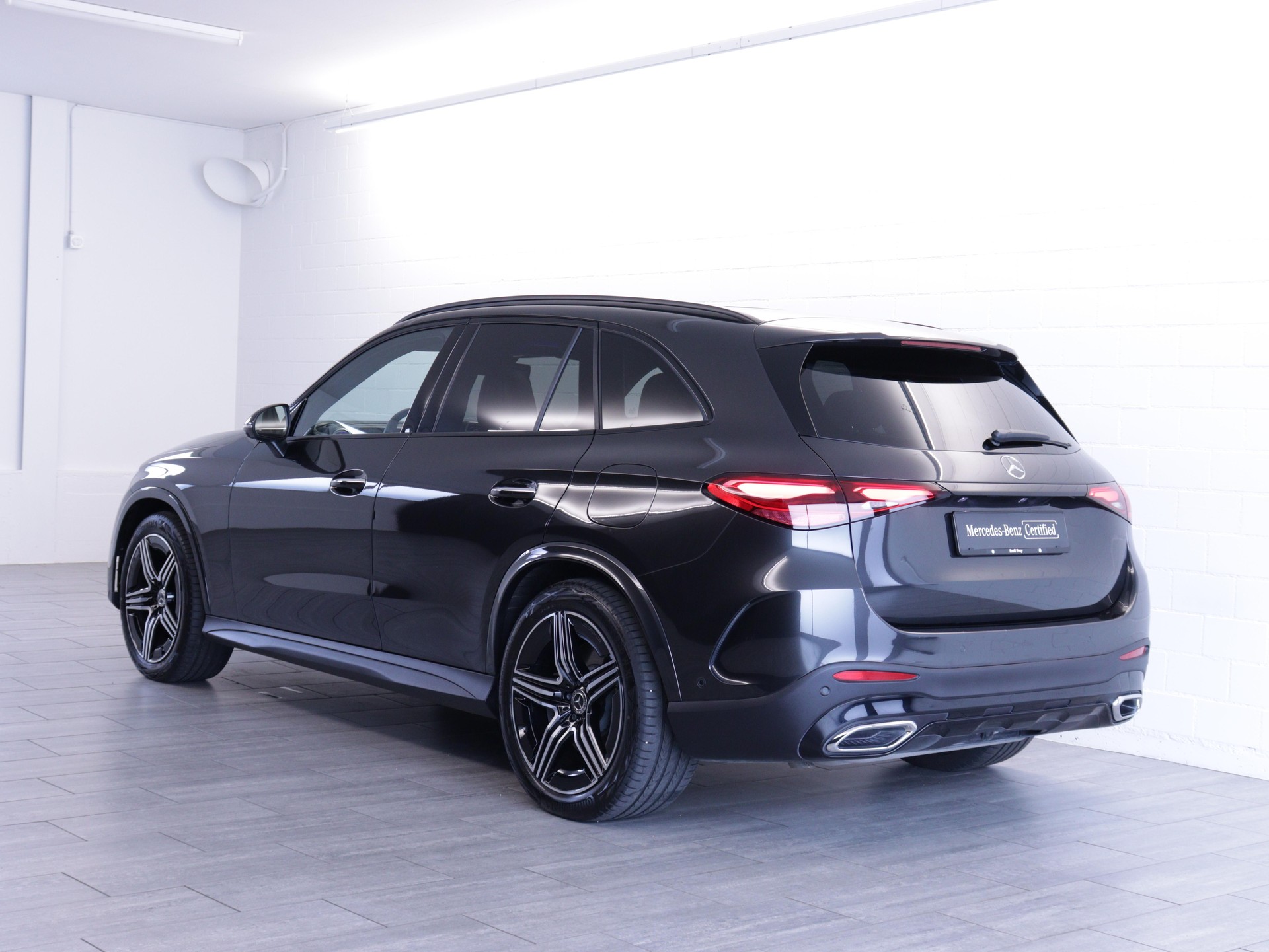 MERCEDES-BENZ GLC 400 e EQ Star AMG Line 4matic-image-3