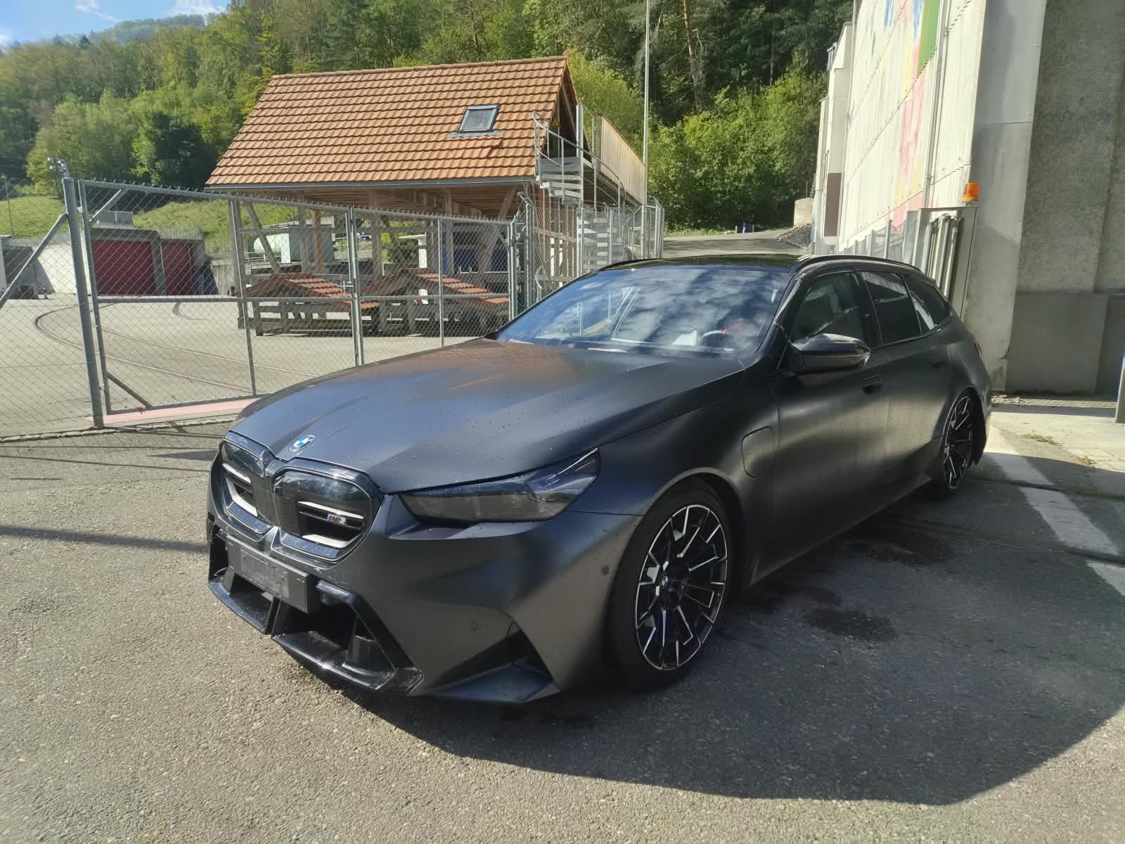 BMW M5 xDrive Touring-image-1
