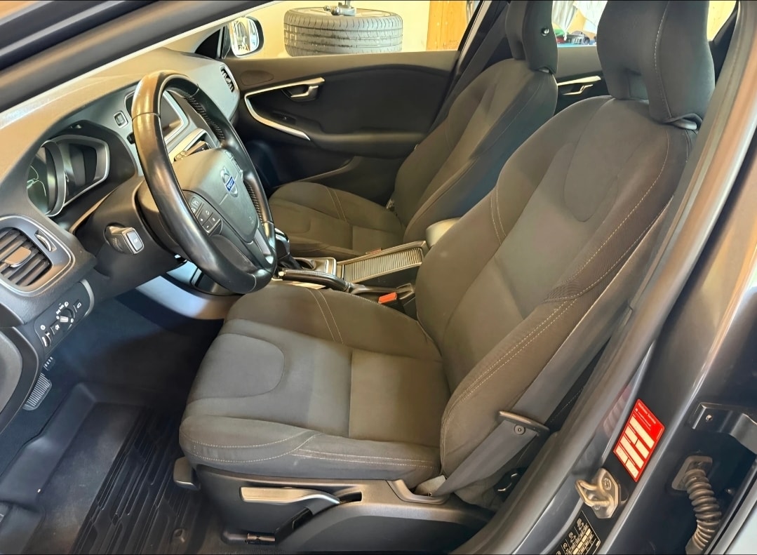 VOLVO V40 Cross Country T4 2.0 AWD Family Ed. Geartr.-image-6