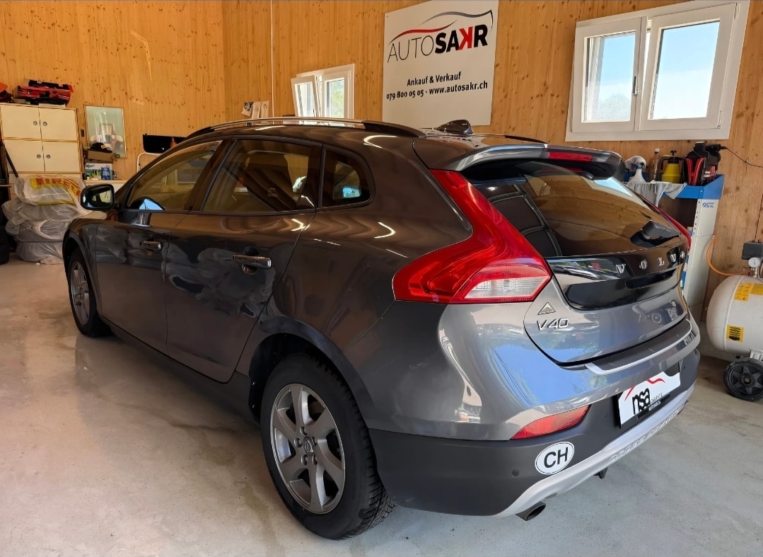 VOLVO V40 Cross Country T4 2.0 AWD Family Ed. Geartr.-image-5