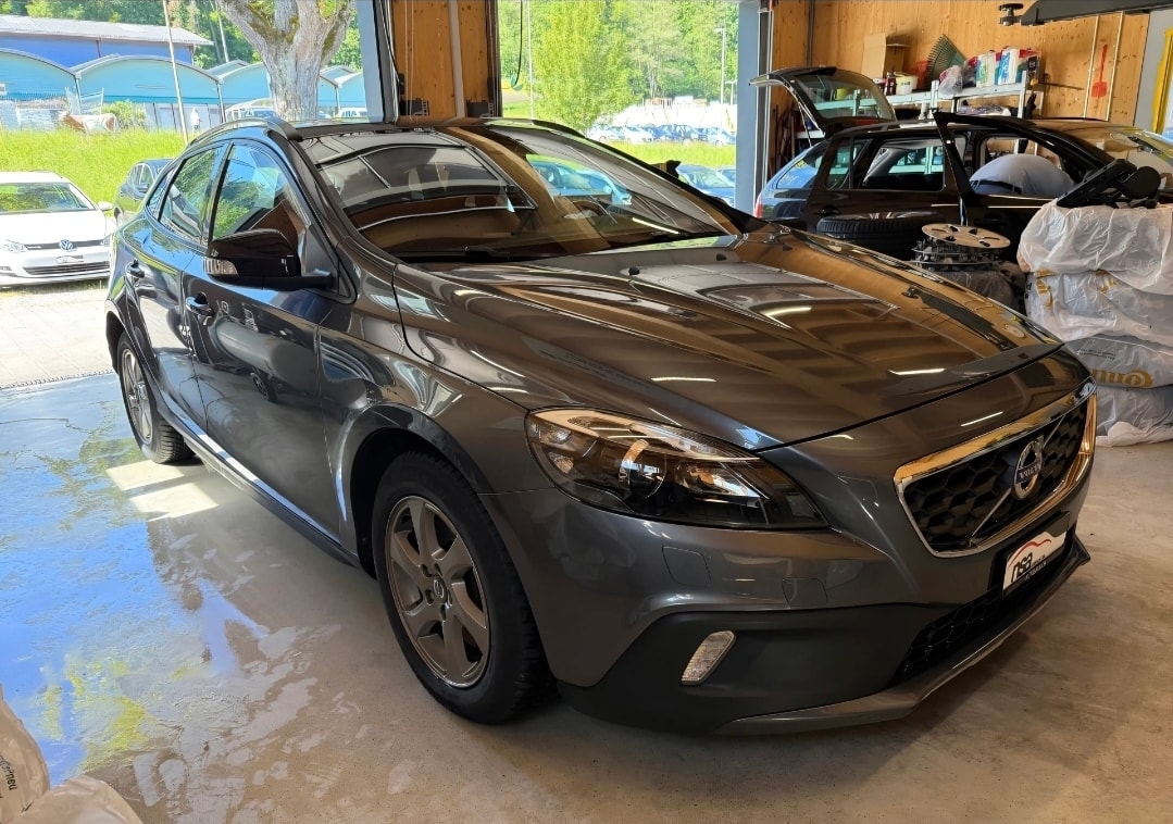 VOLVO V40 Cross Country T4 2.0 AWD Family Ed. Geartr.-image-2