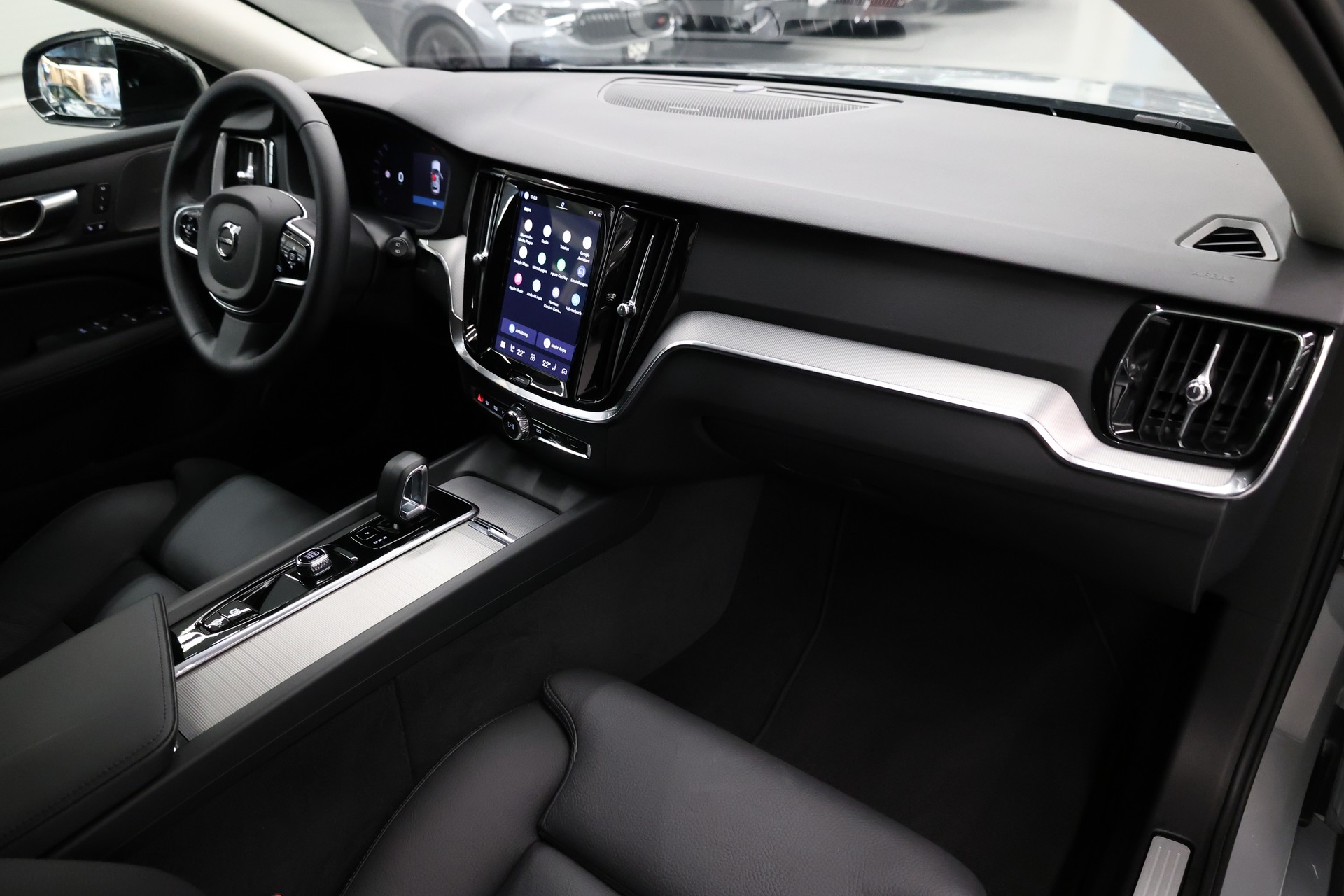 VOLVO V60 2.0 B4 Plus Dark-image-19
