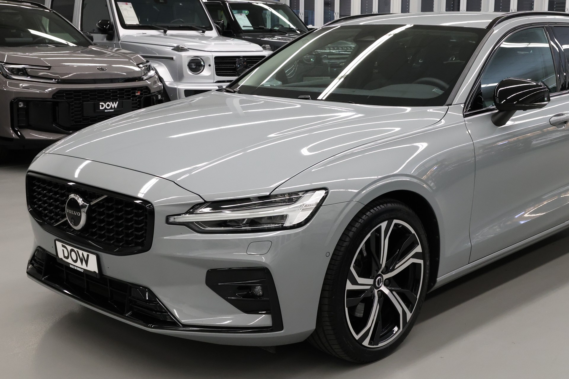 VOLVO V60 2.0 B4 Plus Dark-image-6