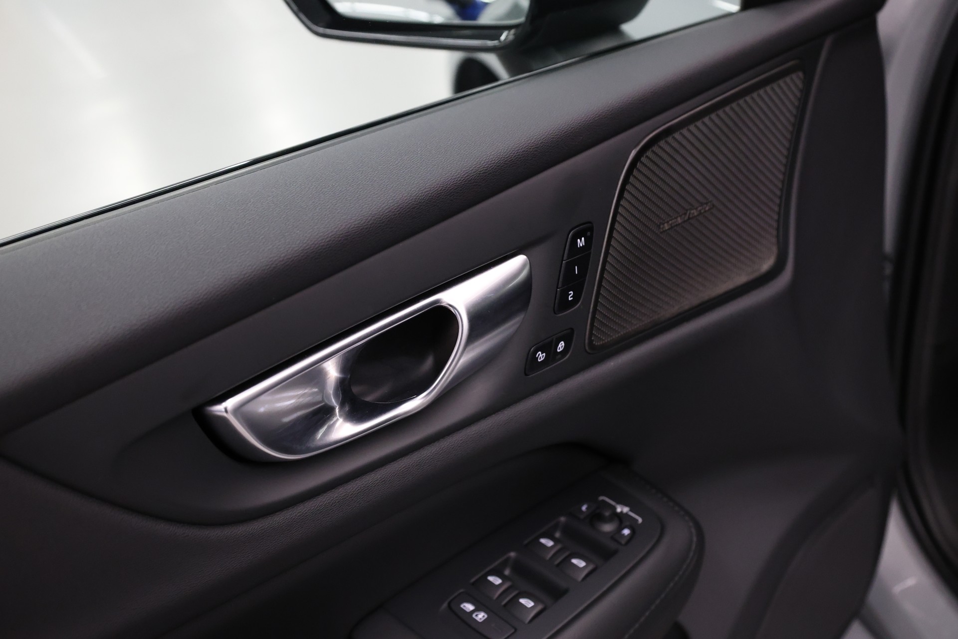 VOLVO V60 2.0 B4 Plus Dark-image-25