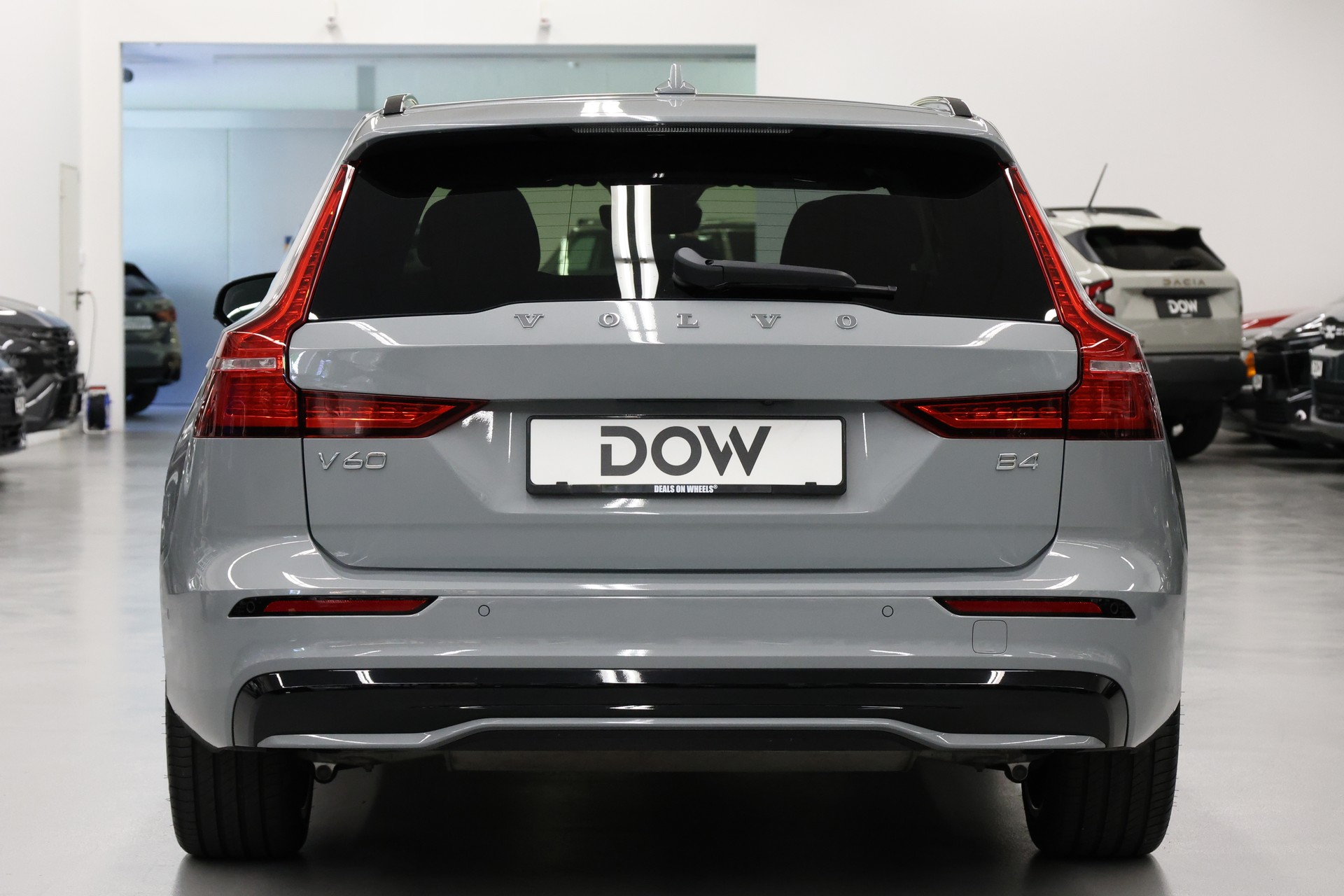 VOLVO V60 2.0 B4 Plus Dark-image-10