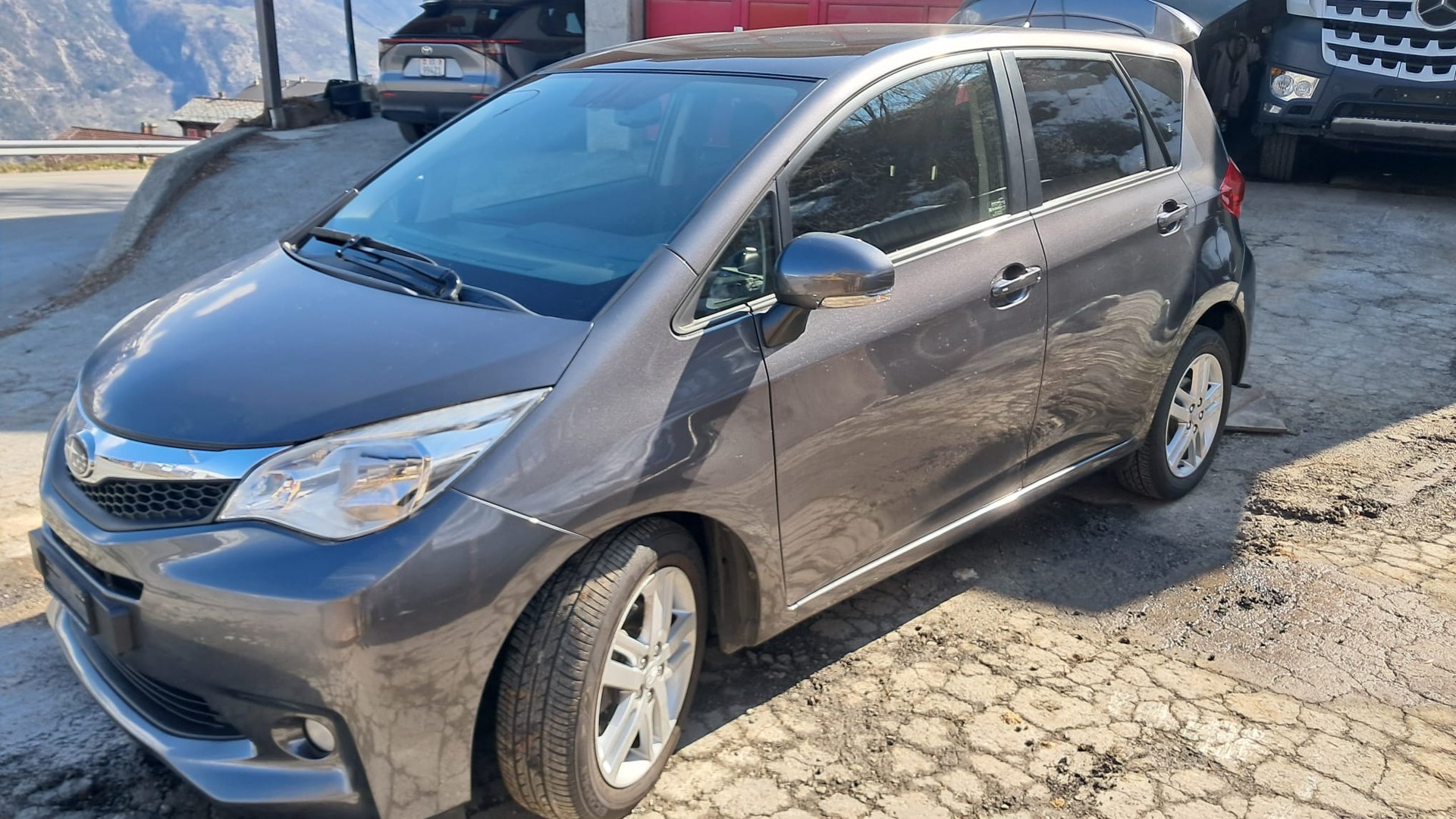 SUBARU TREZIA-image-1