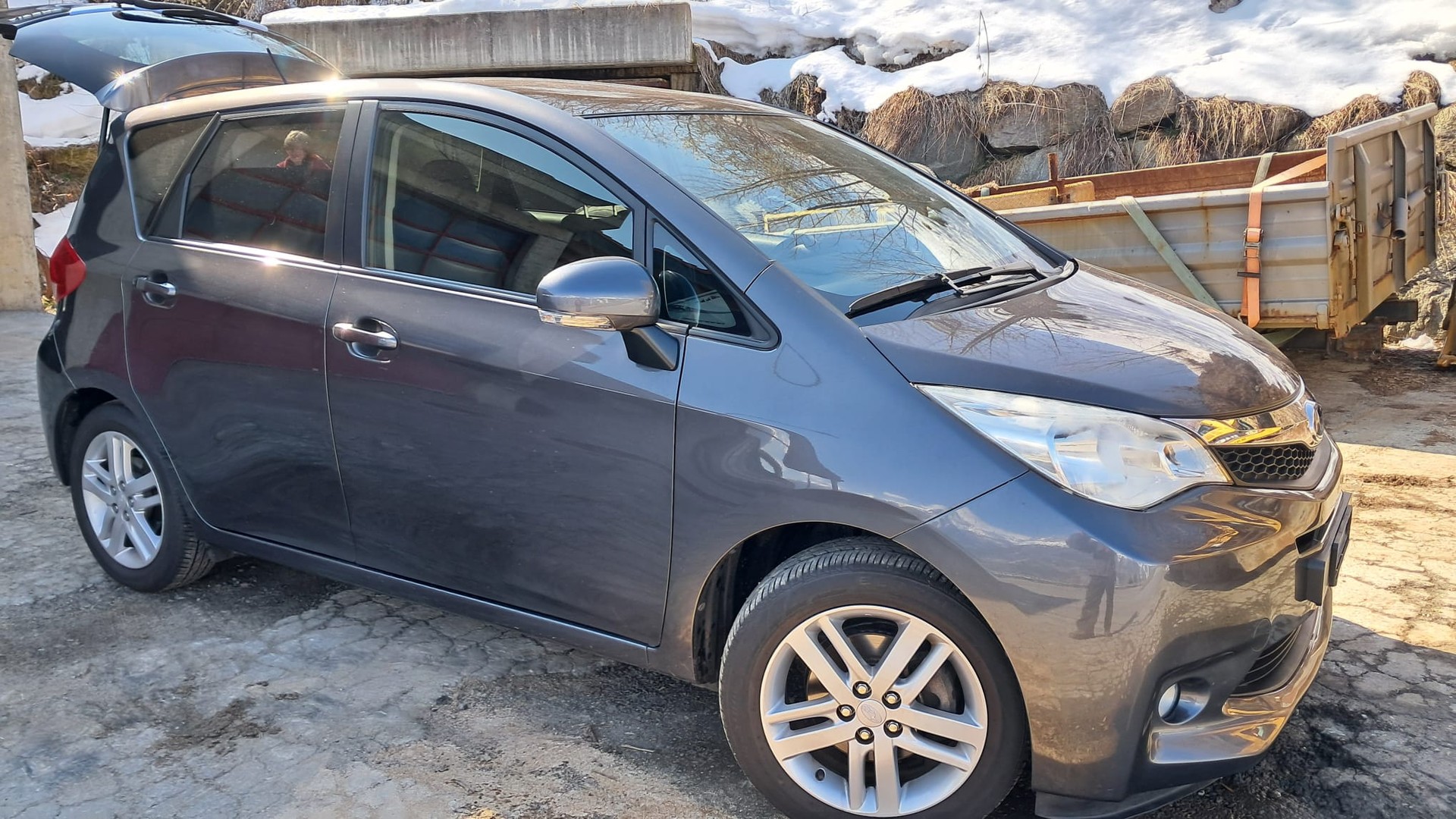 SUBARU TREZIA-image-0