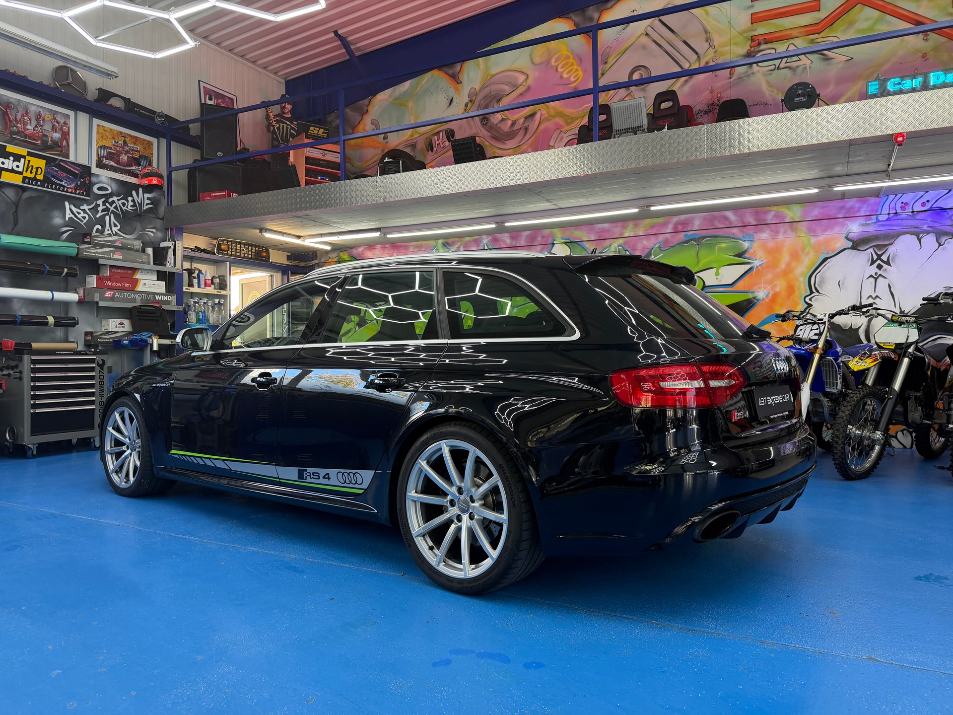 AUDI RS4 Avant 4.2 FSI V8 quattro S-tronic-image-3