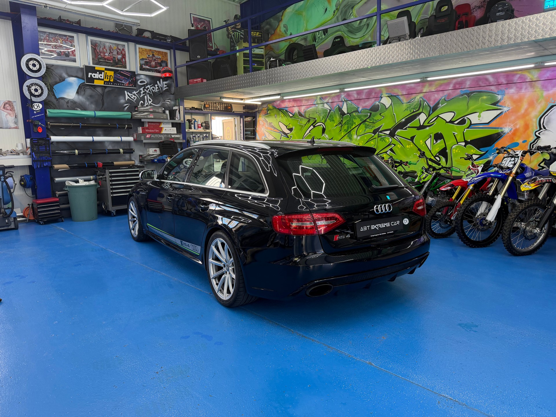 AUDI RS4 Avant 4.2 FSI V8 quattro S-tronic-image-15