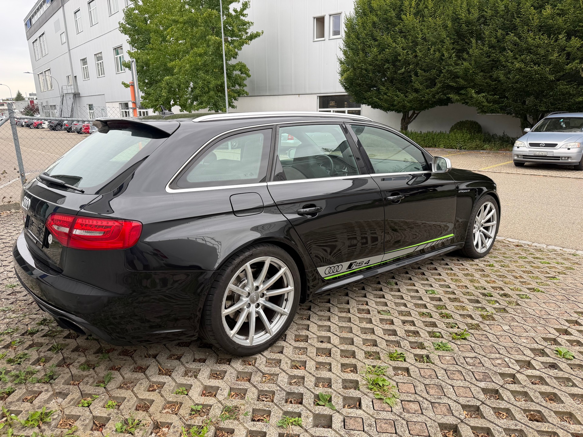AUDI RS4 Avant 4.2 FSI V8 quattro S-tronic-image-9