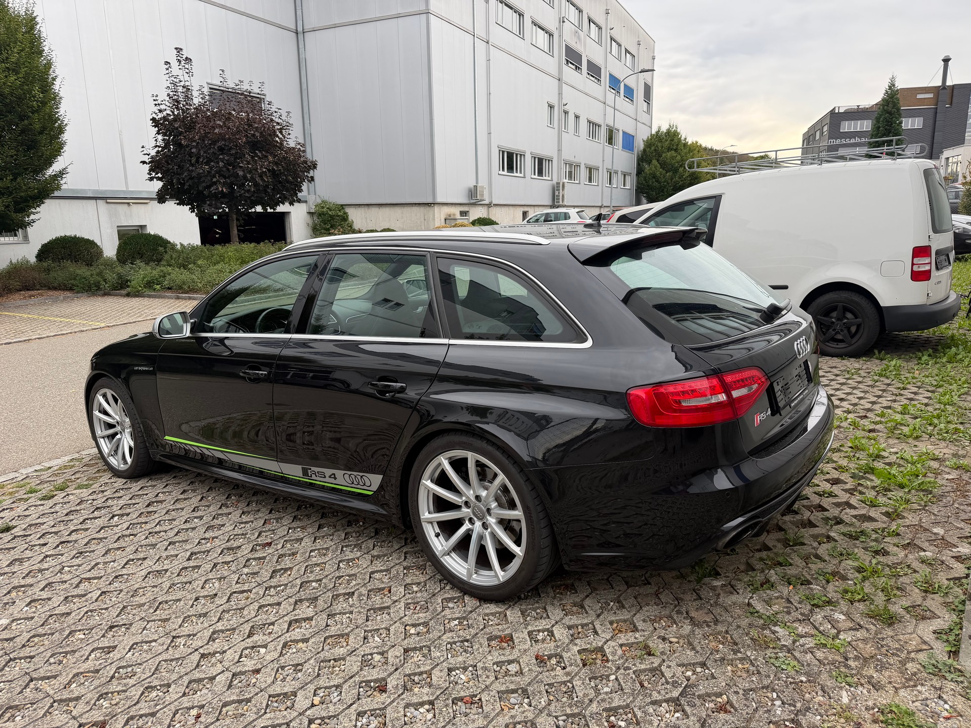 AUDI RS4 Avant 4.2 FSI V8 quattro S-tronic-image-10