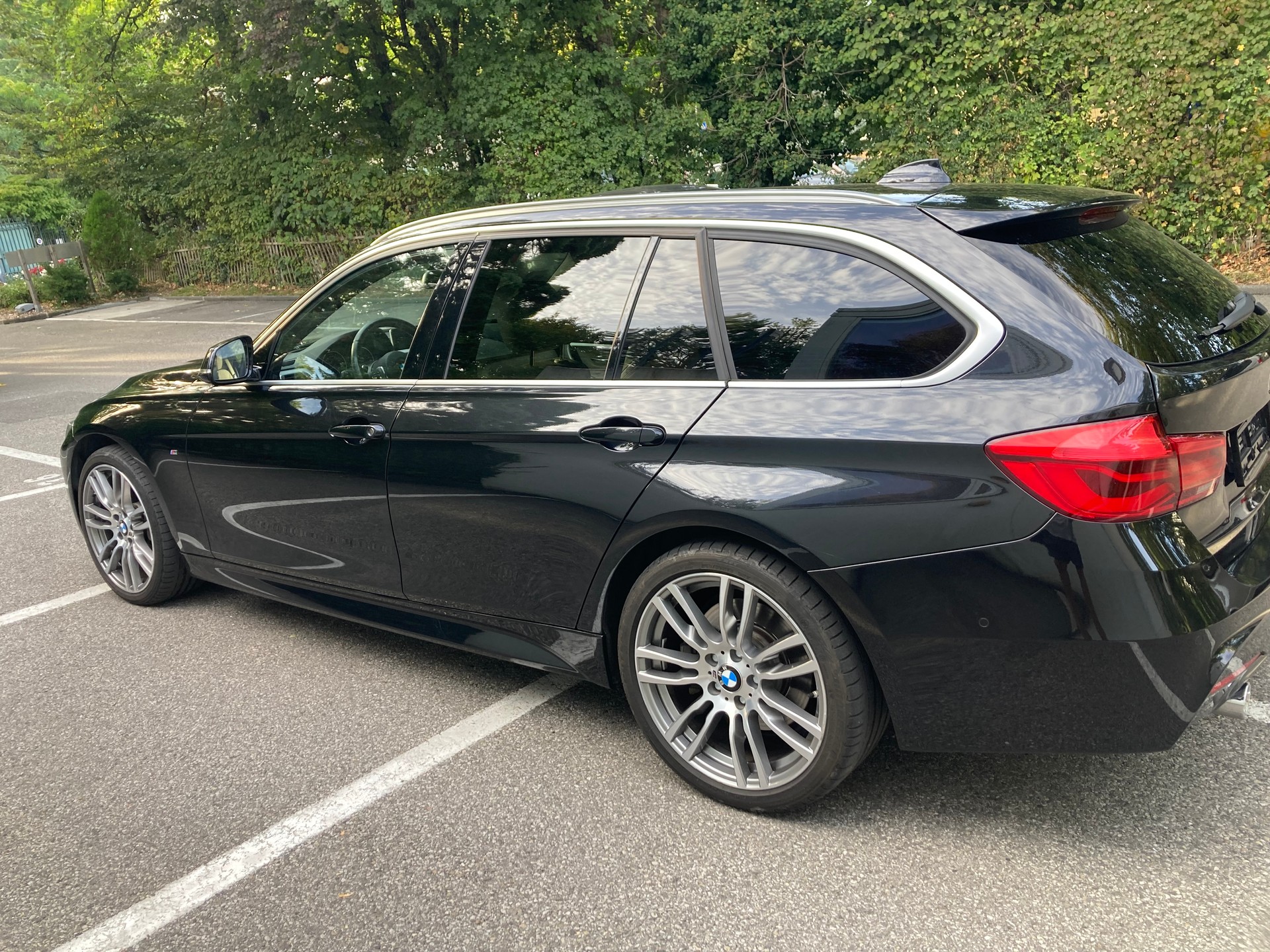BMW 340i xDrive-image-2