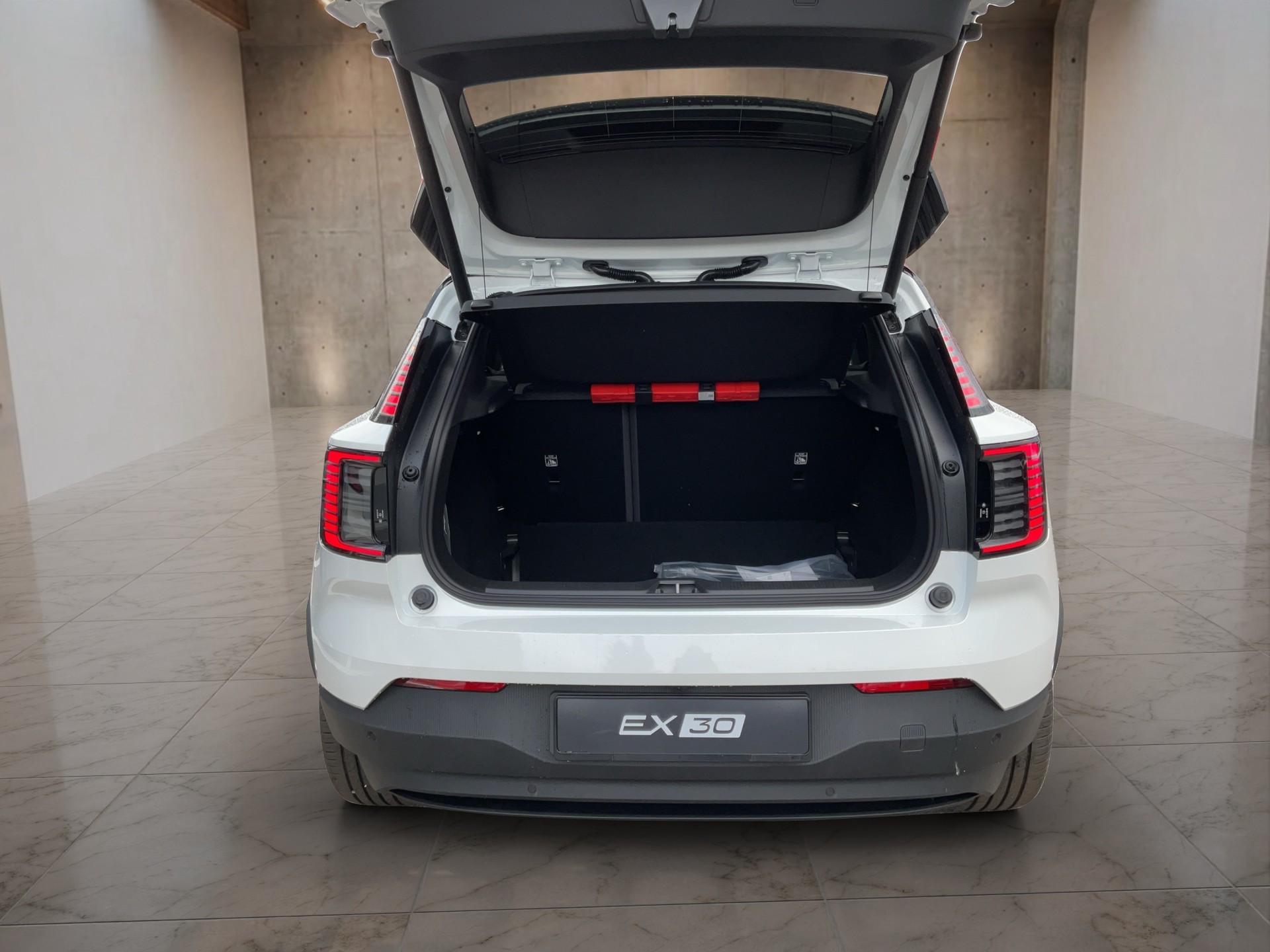VOLVO EX30 E60 Twin Ultra Performance AWD-image-12