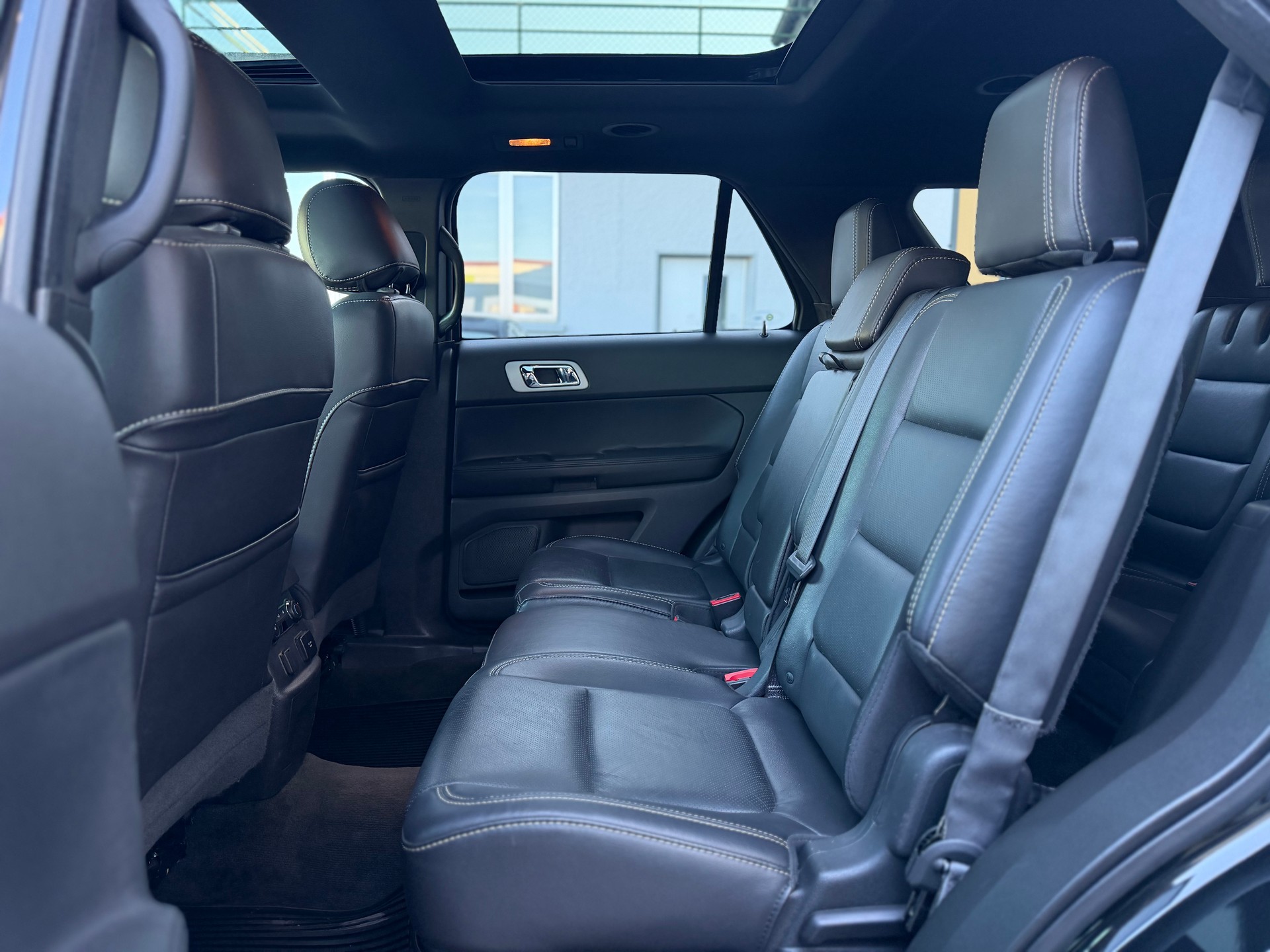 FORD Explorer Sport-image-9