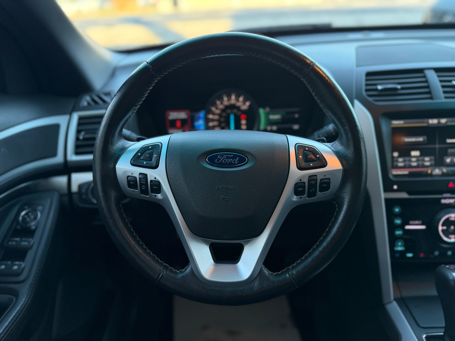 FORD Explorer Sport-image-16
