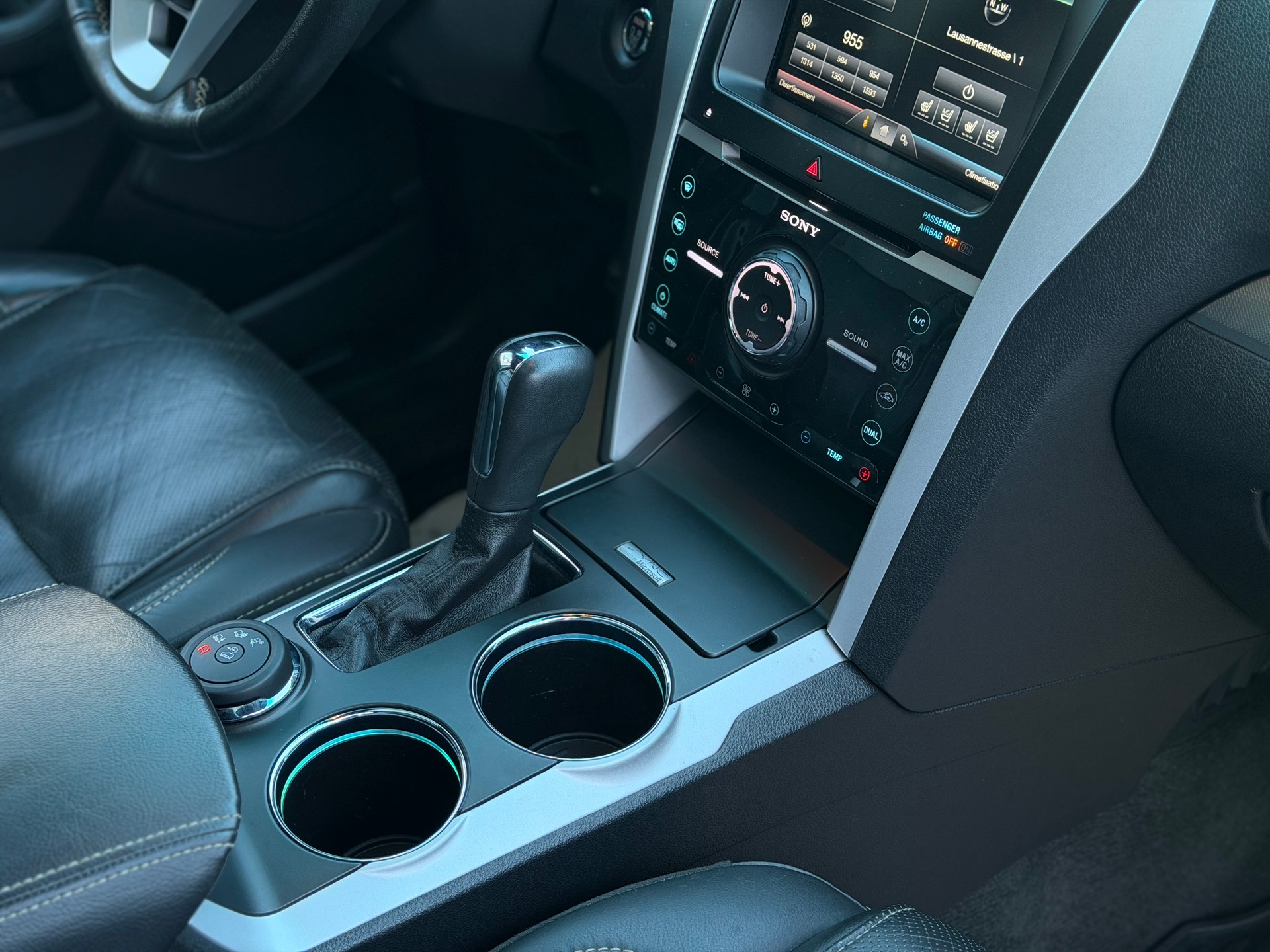 FORD Explorer Sport-image-17