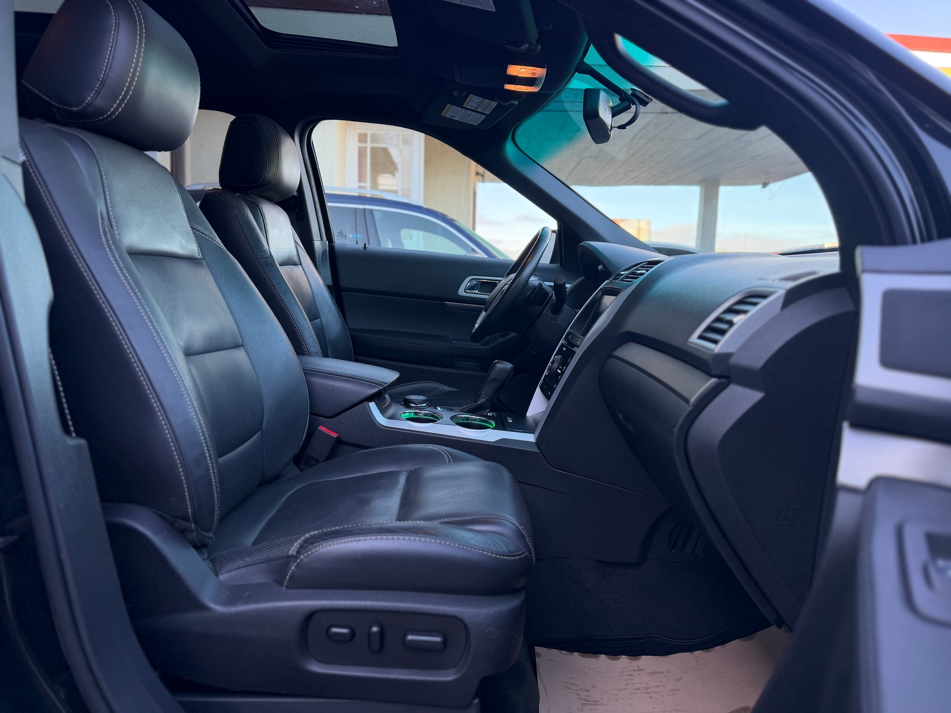 FORD Explorer Sport-image-14