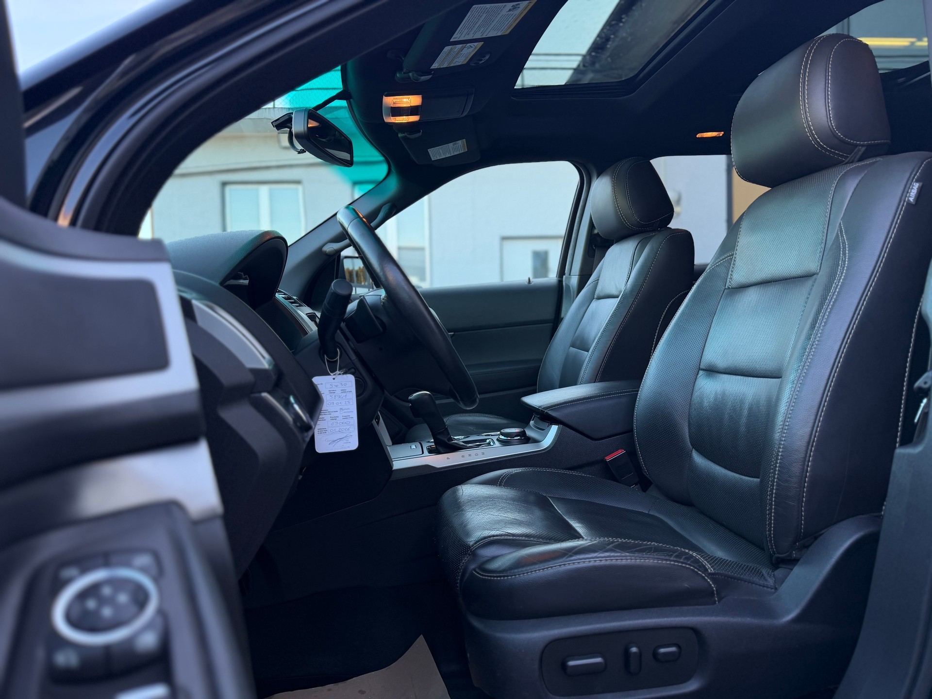 FORD Explorer Sport-image-8