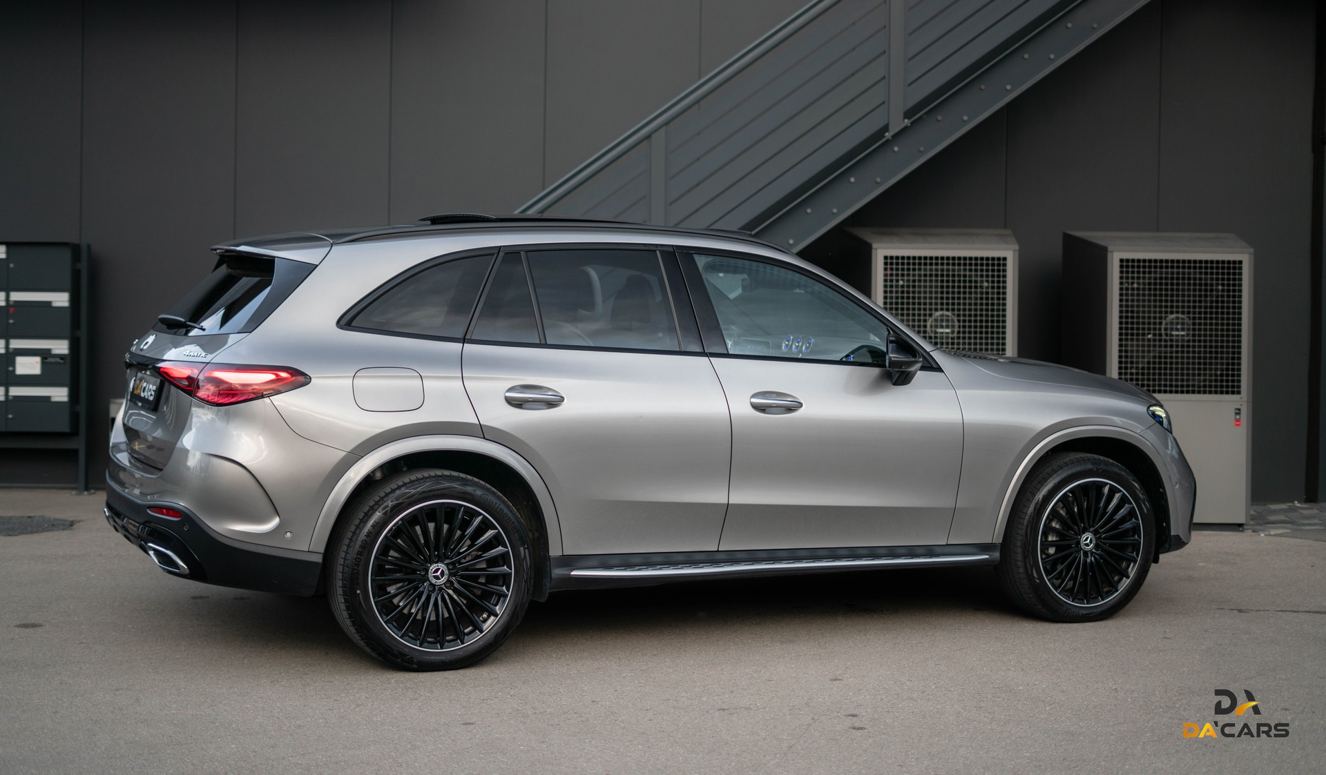 MERCEDES-BENZ GLC 300 e AMG Line 4Matic 9G-Tronic FULL-image-3