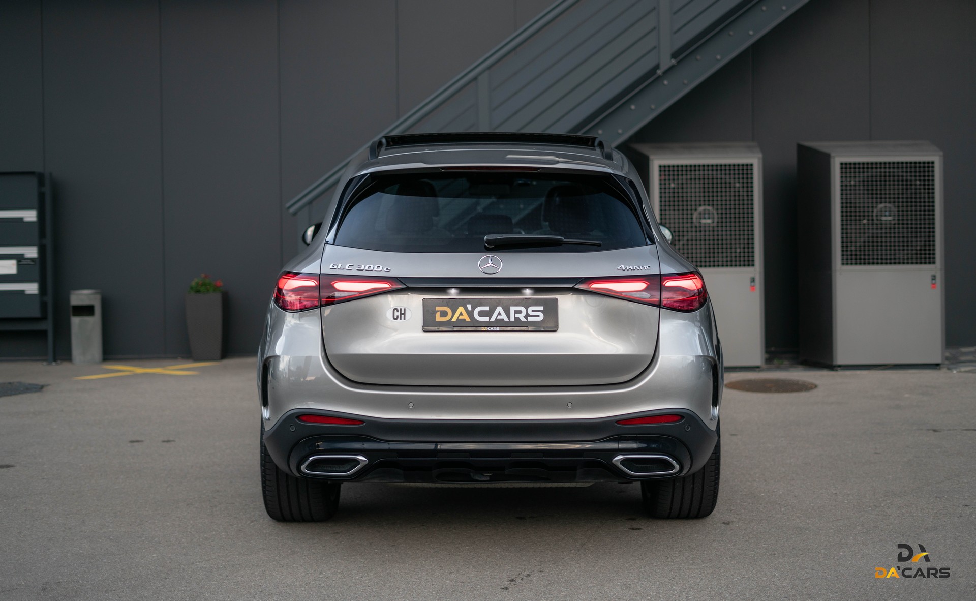 MERCEDES-BENZ GLC 300 e AMG Line 4Matic 9G-Tronic FULL-image-4