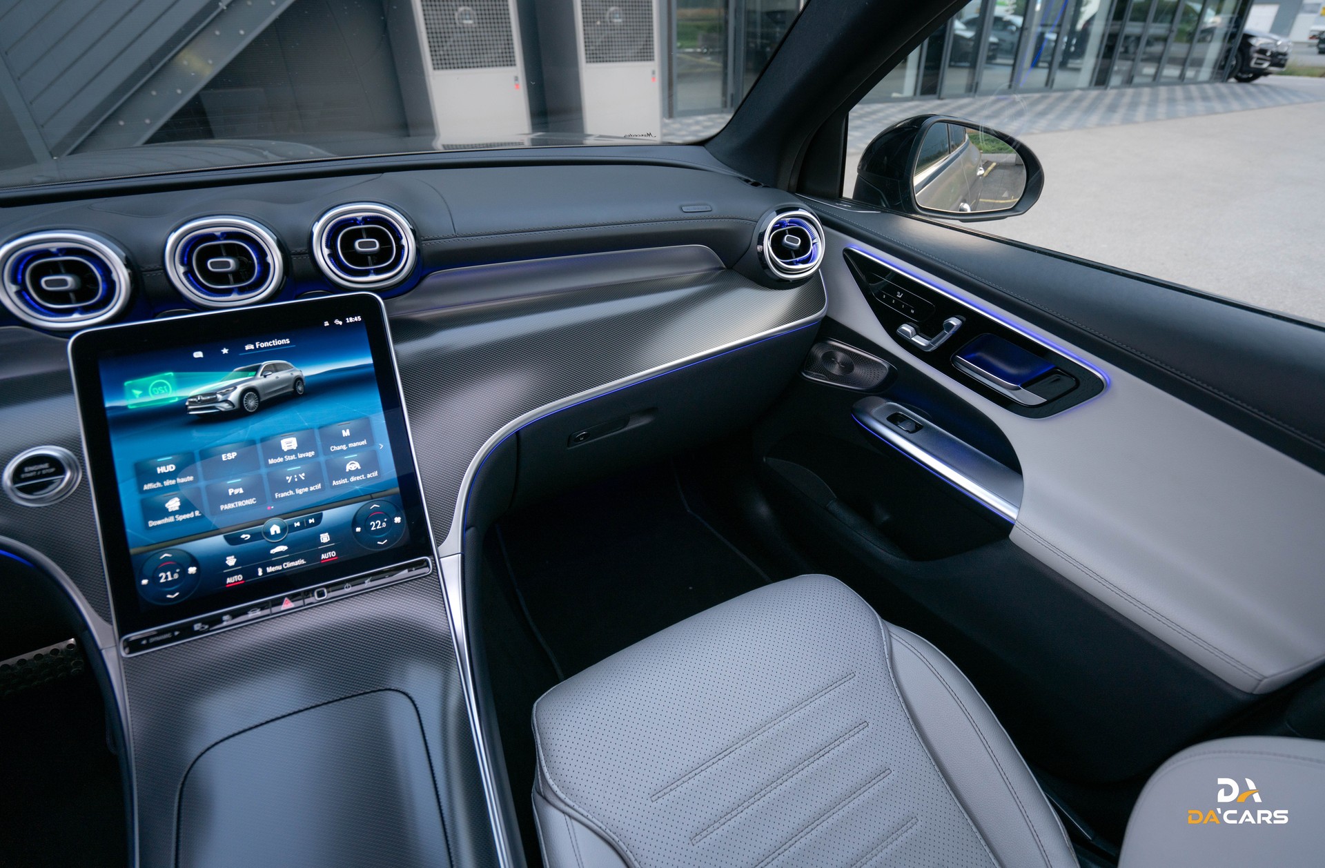 MERCEDES-BENZ GLC 300 e AMG Line 4Matic 9G-Tronic FULL-image-9