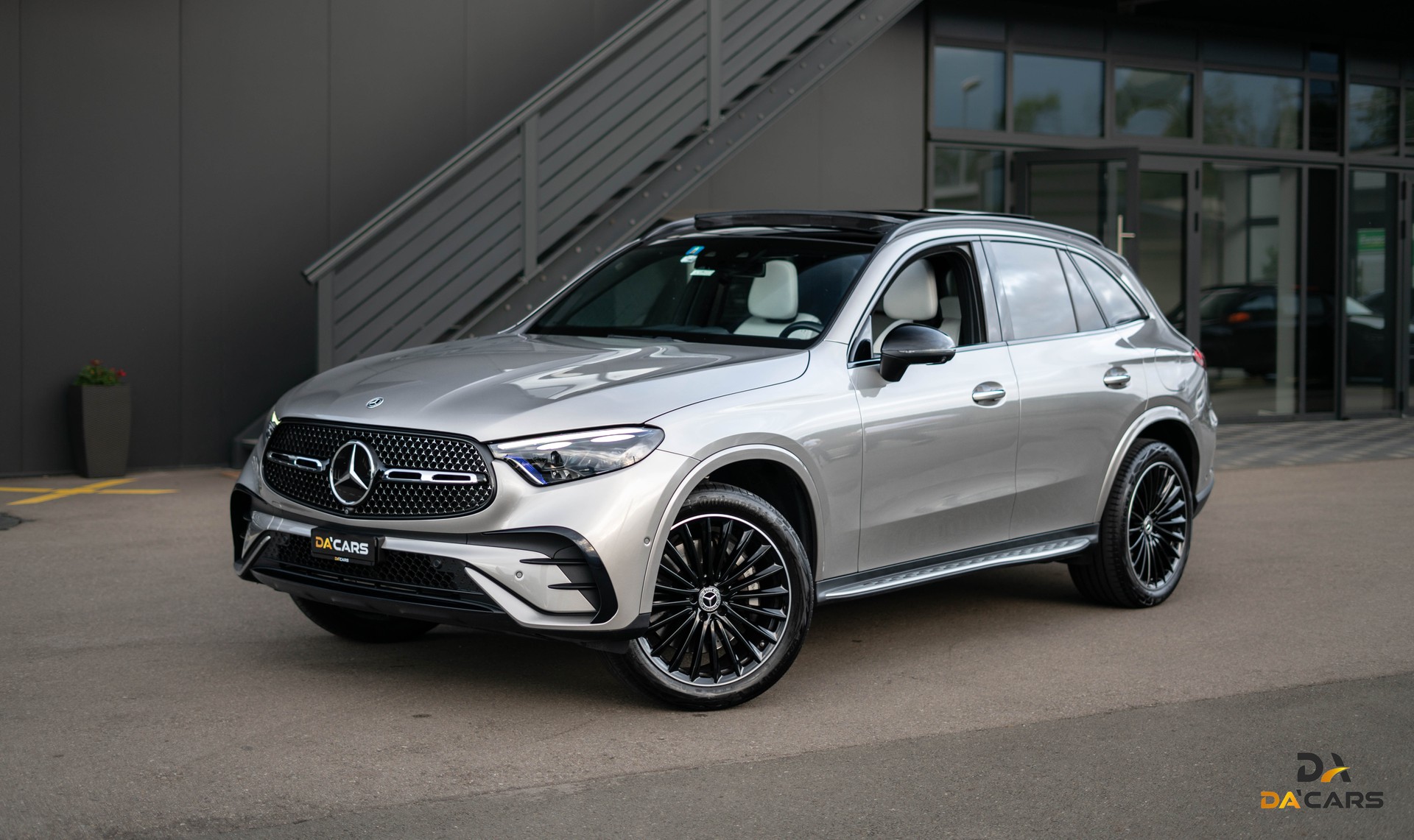 MERCEDES-BENZ GLC 300 e AMG Line 4Matic 9G-Tronic FULL-image-0