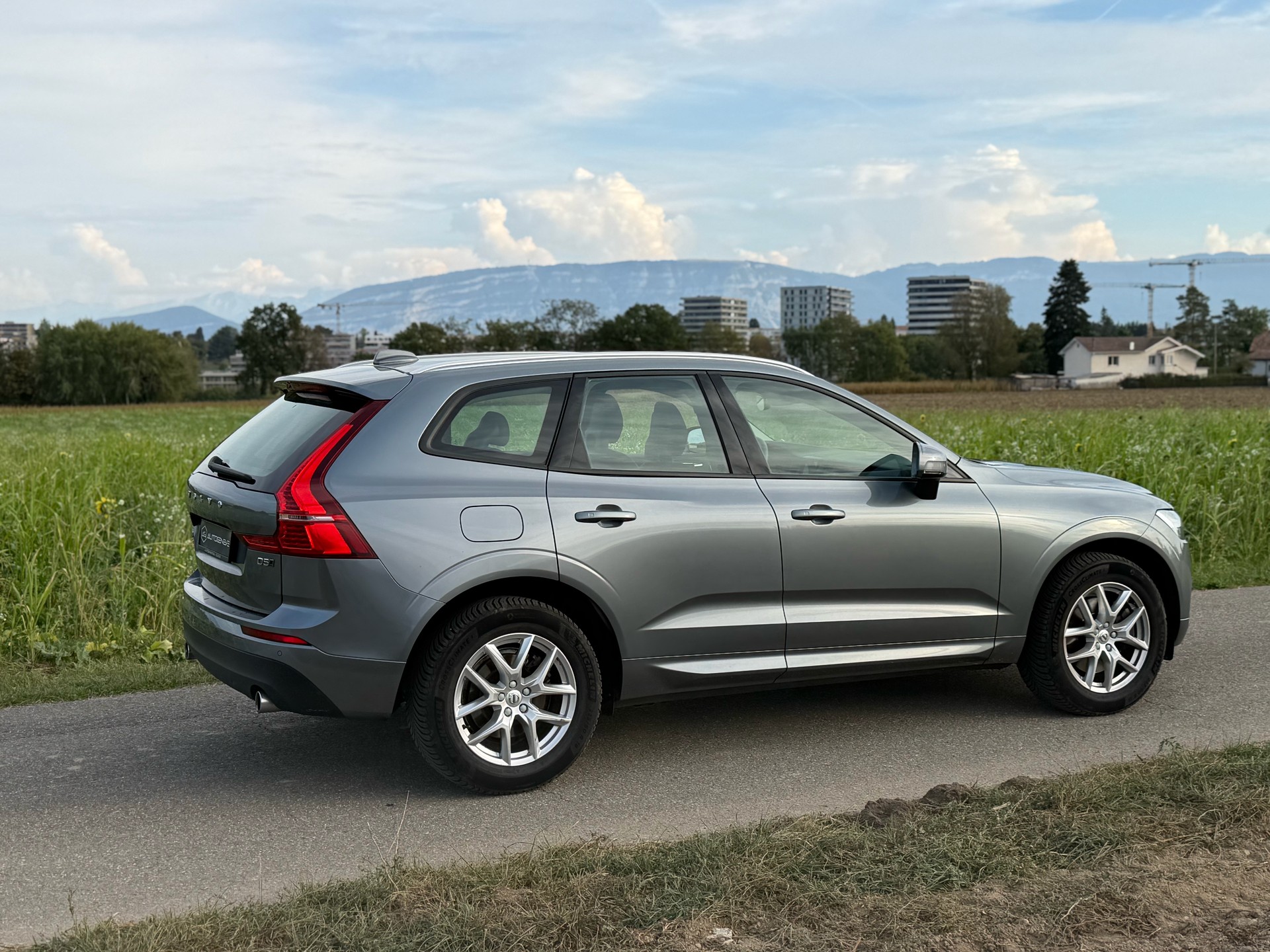 VOLVO XC60 D5 AWD Momentum Geartronic-image-12