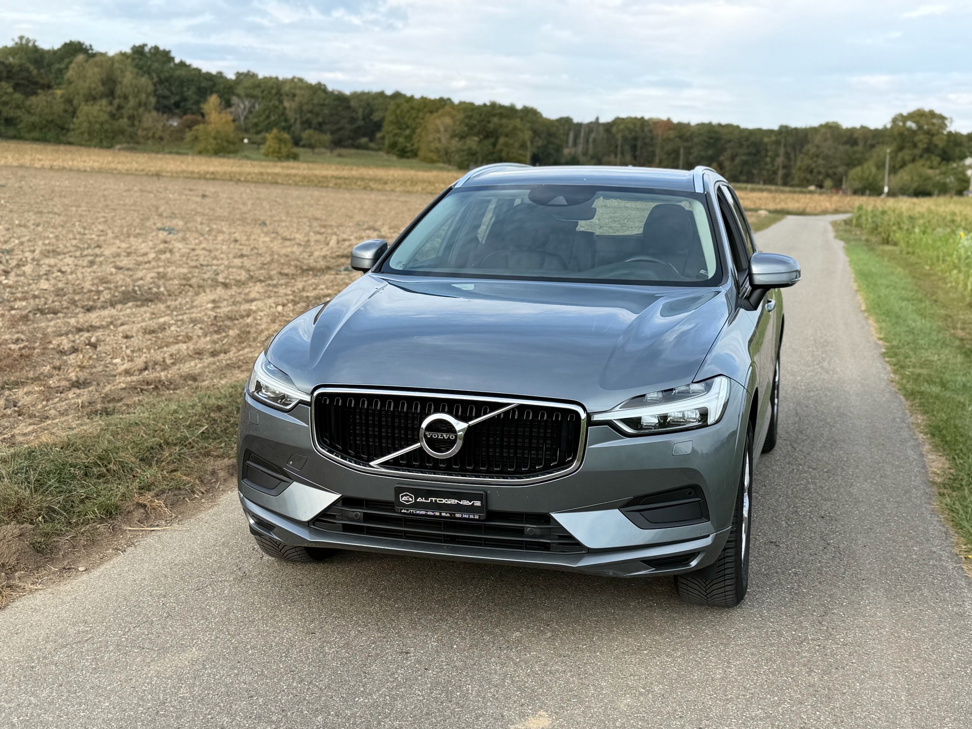 VOLVO XC60 D5 AWD Momentum Geartronic-image-1