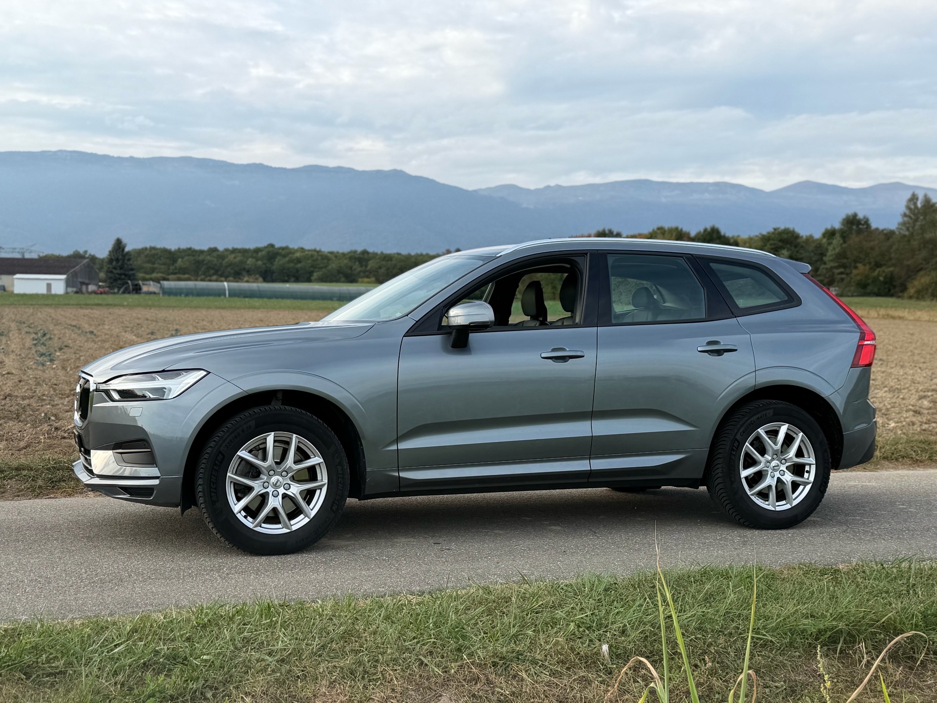 VOLVO XC60 D5 AWD Momentum Geartronic-image-7