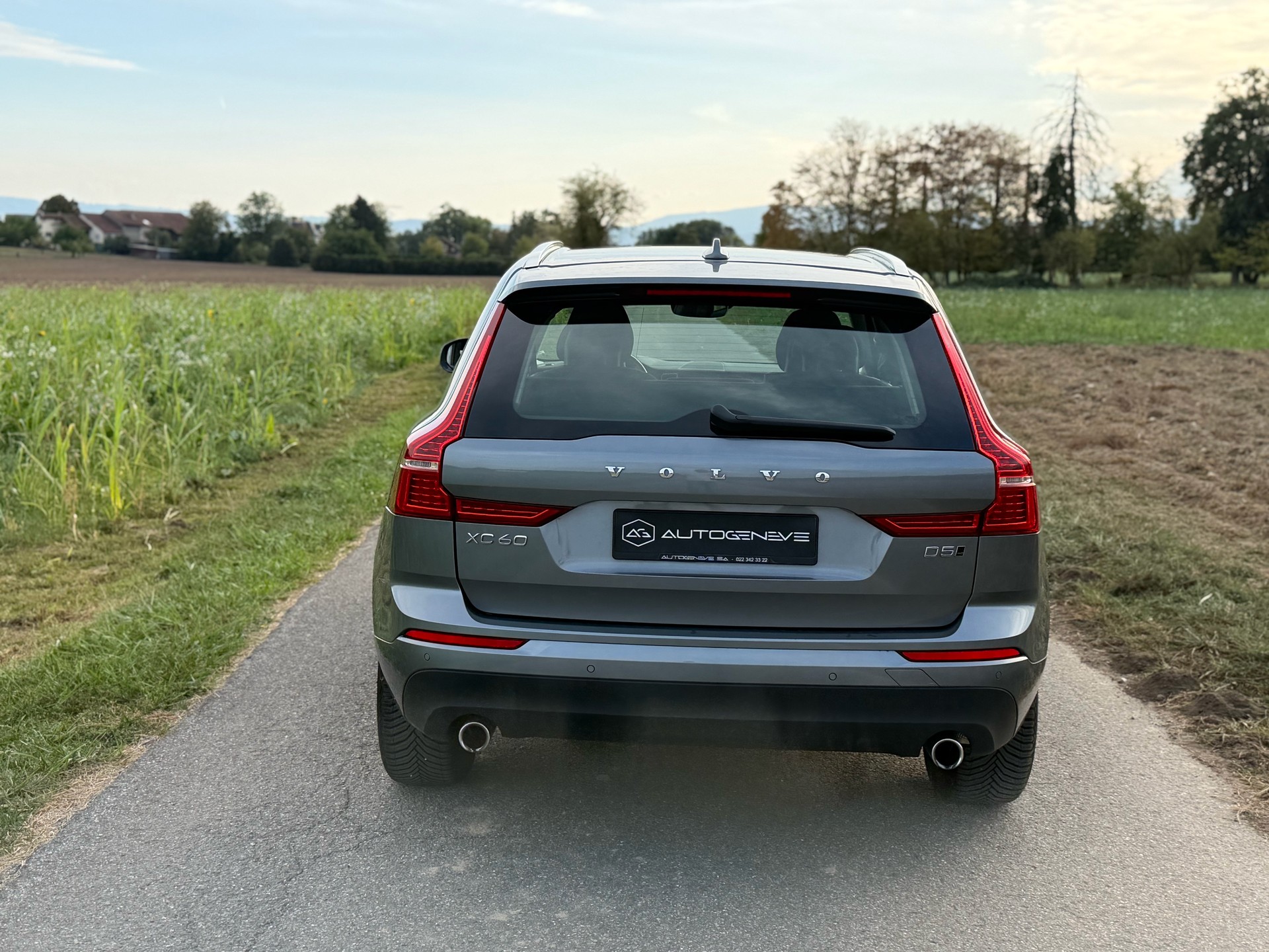 VOLVO XC60 D5 AWD Momentum Geartronic-image-10