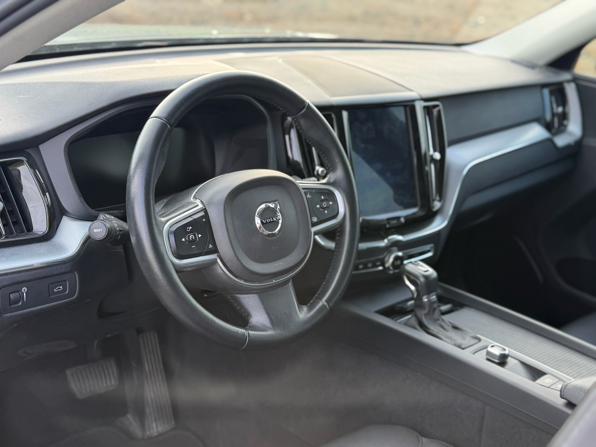 VOLVO XC60 D5 AWD Momentum Geartronic-image-13
