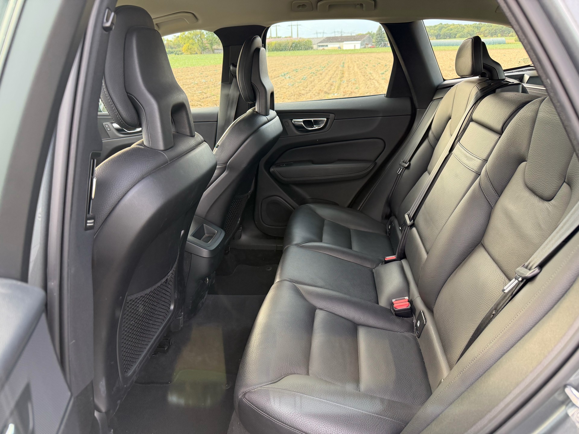 VOLVO XC60 D5 AWD Momentum Geartronic-image-15