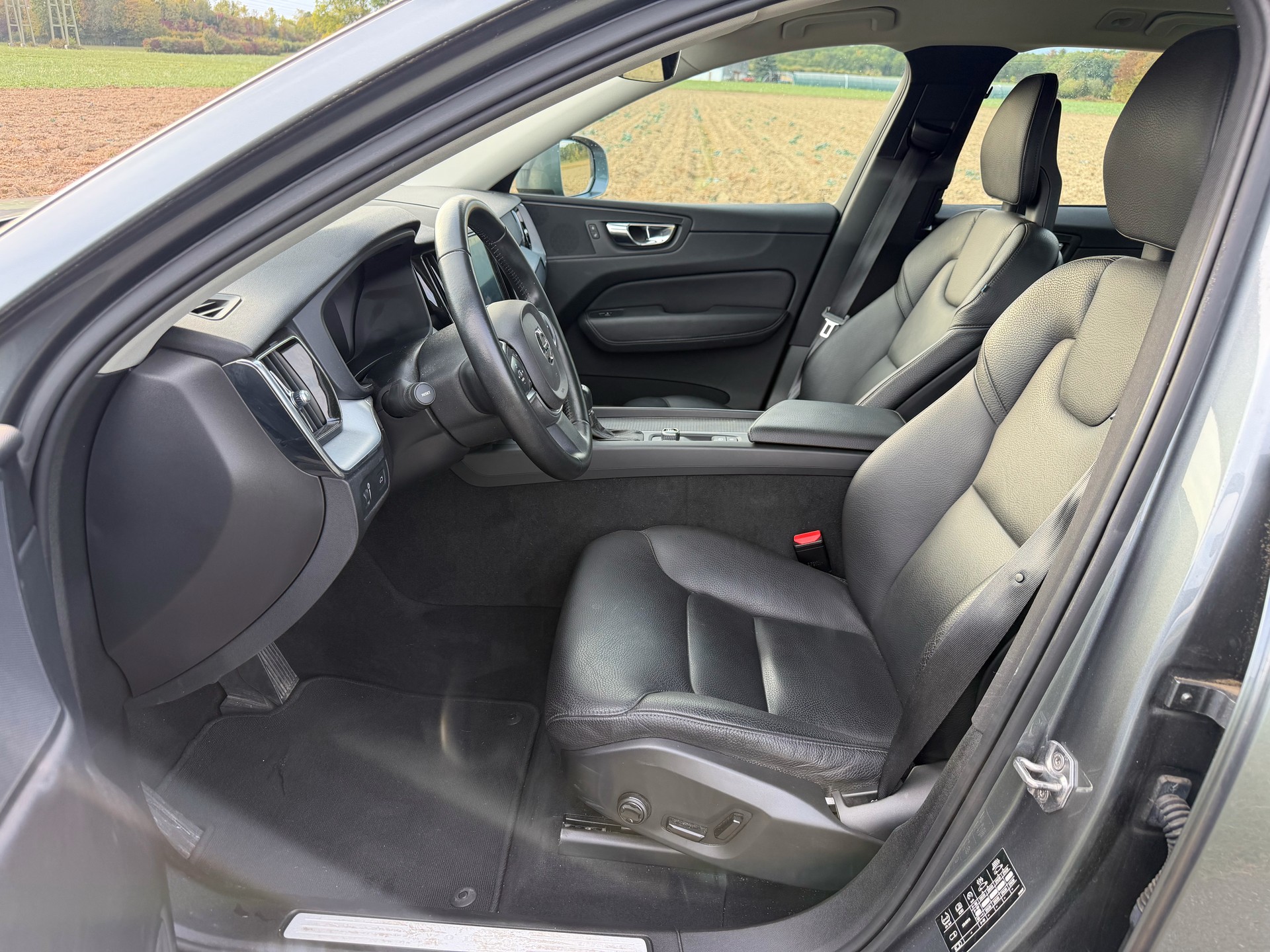 VOLVO XC60 D5 AWD Momentum Geartronic-image-14
