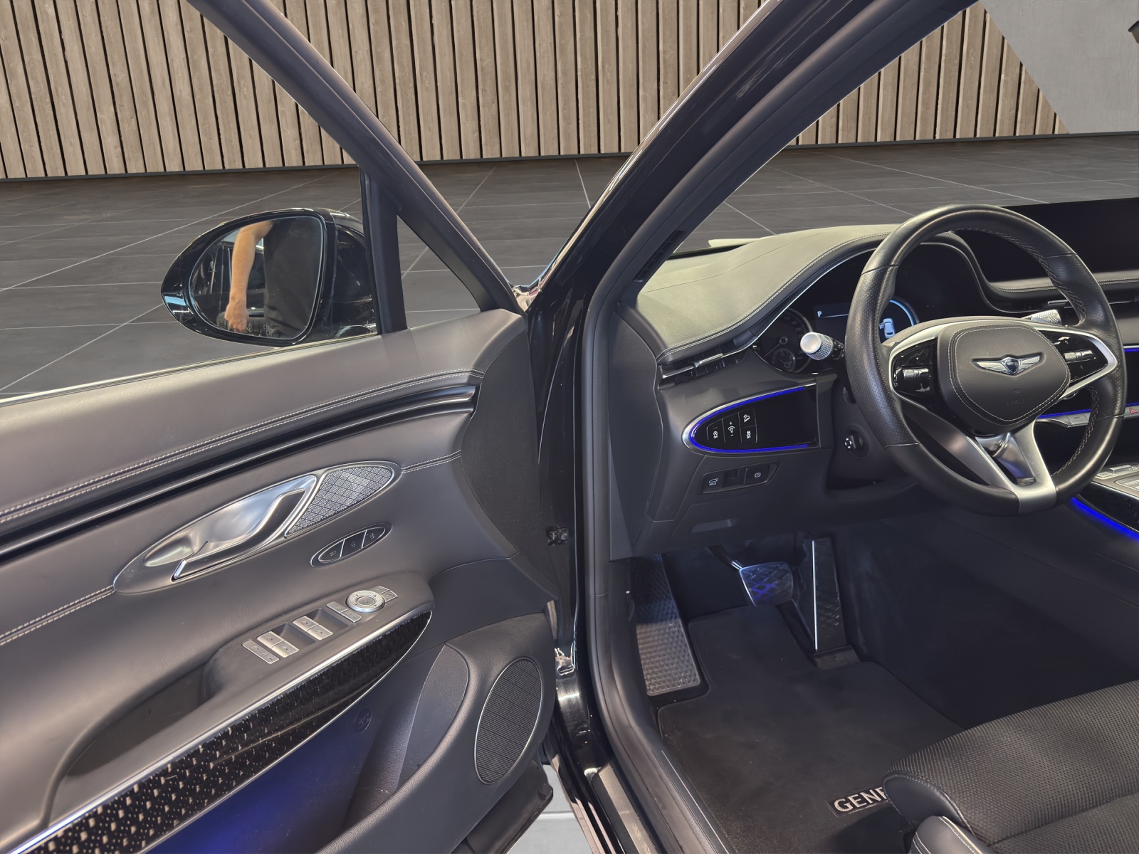 GENESIS GV70 2.2 CRDI Sport AT8 AWD-image-5