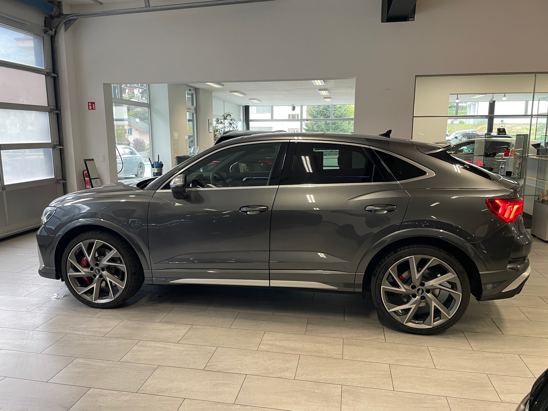 AUDI RS Q3 Sportback quattro S tronic-image-4