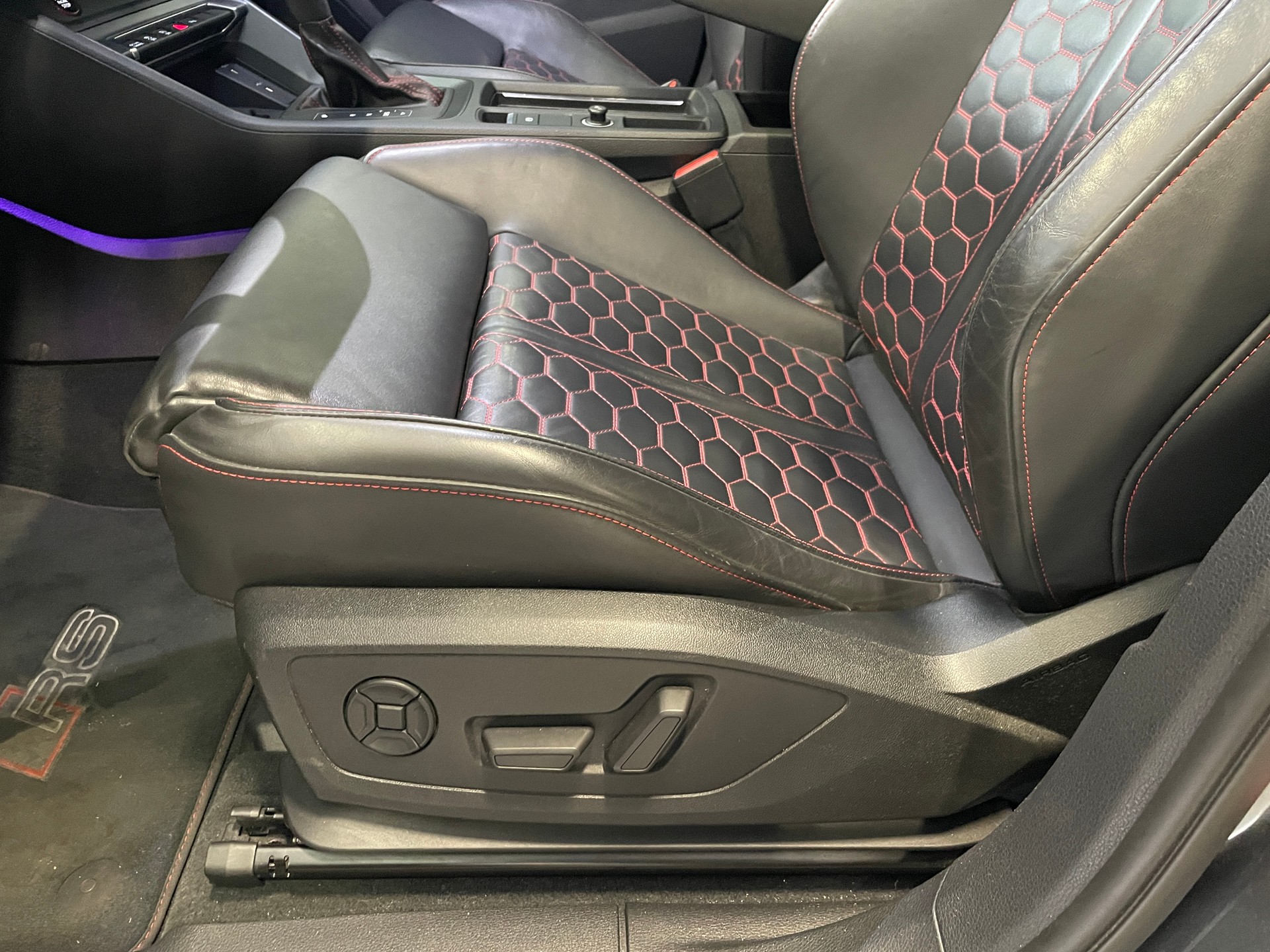AUDI RS Q3 Sportback quattro S tronic-image-13