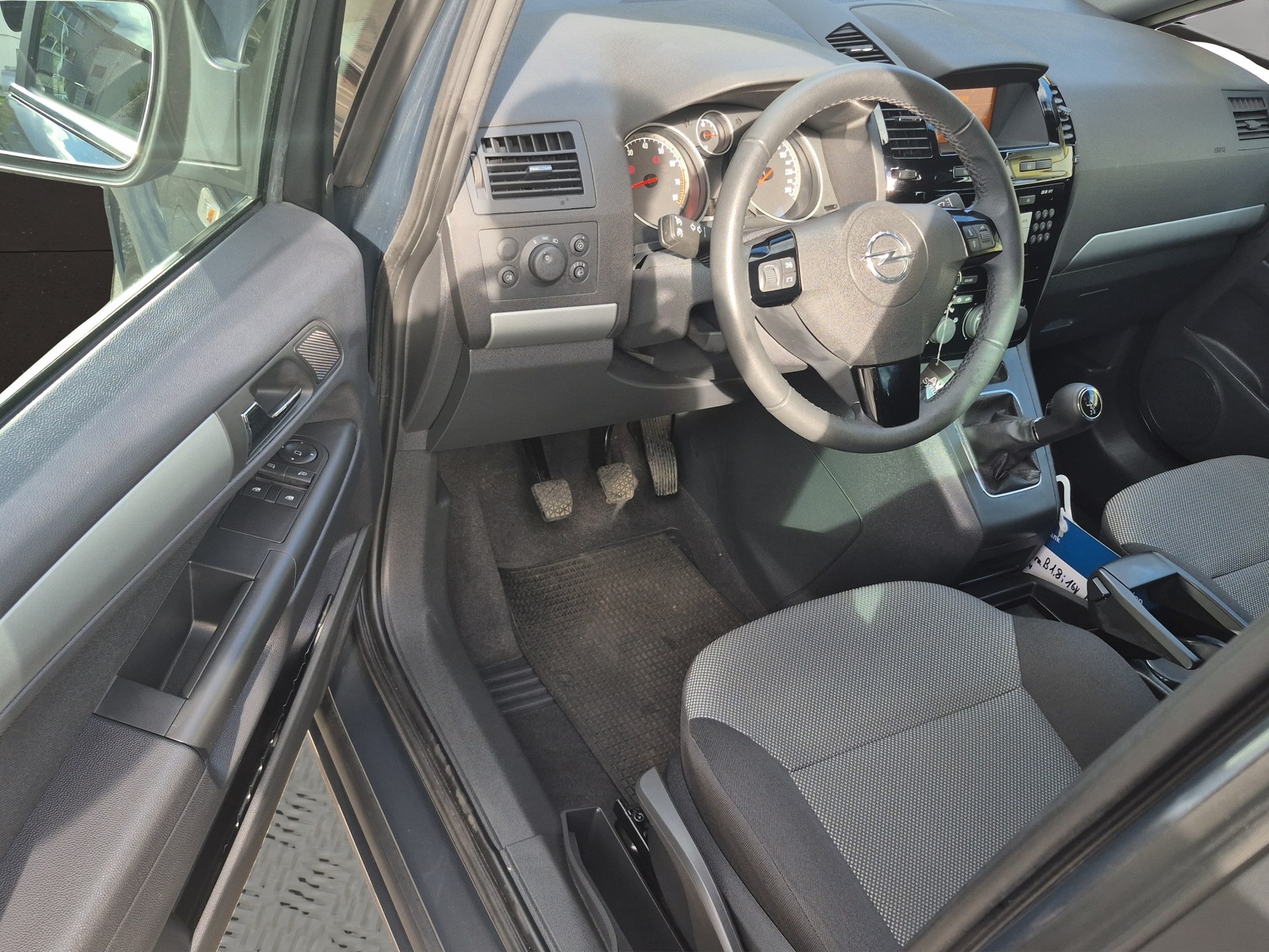 OPEL Zafira 1.8i 16V Enjoy-image-9
