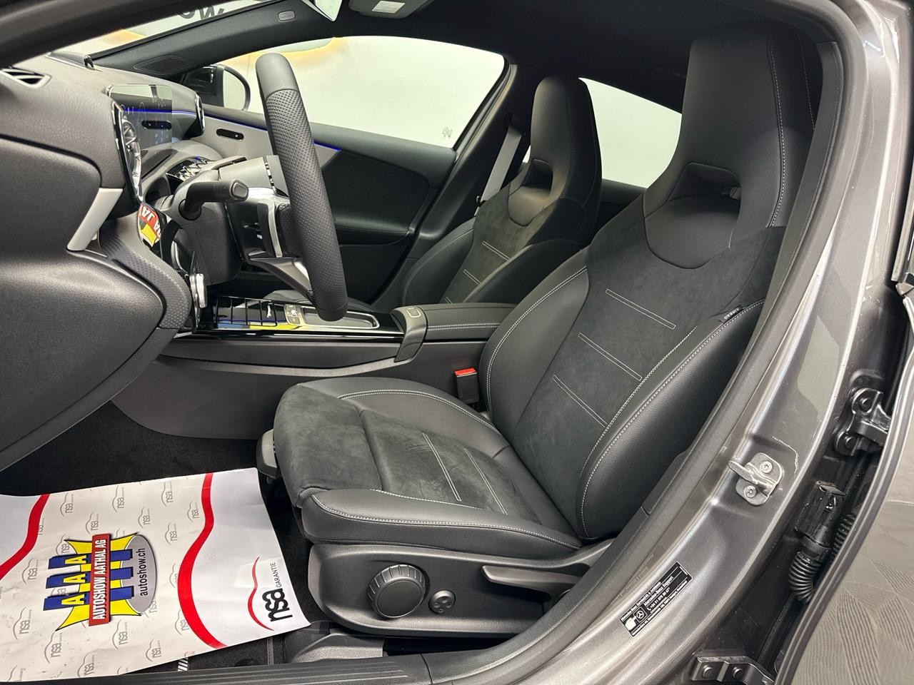 MERCEDES-BENZ A 200 DCT AMG Special Edition-showroom-element-3