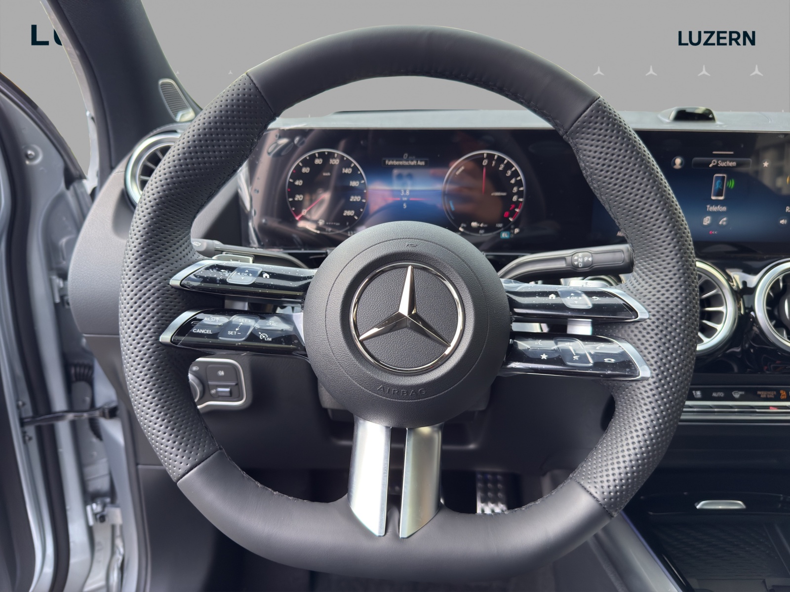 MERCEDES-BENZ GLA 250 e EQ Star 8G-DCT-image-9