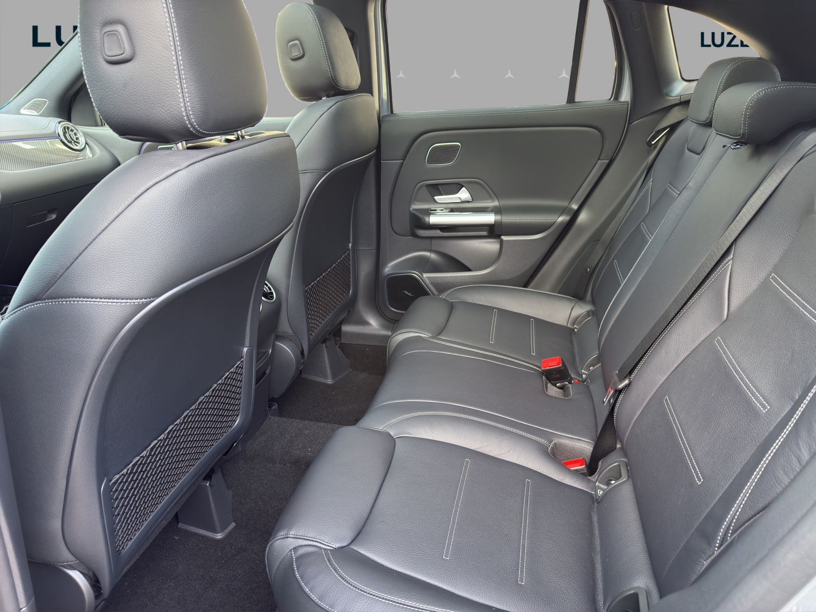 MERCEDES-BENZ GLA 250 e EQ Star 8G-DCT-image-13