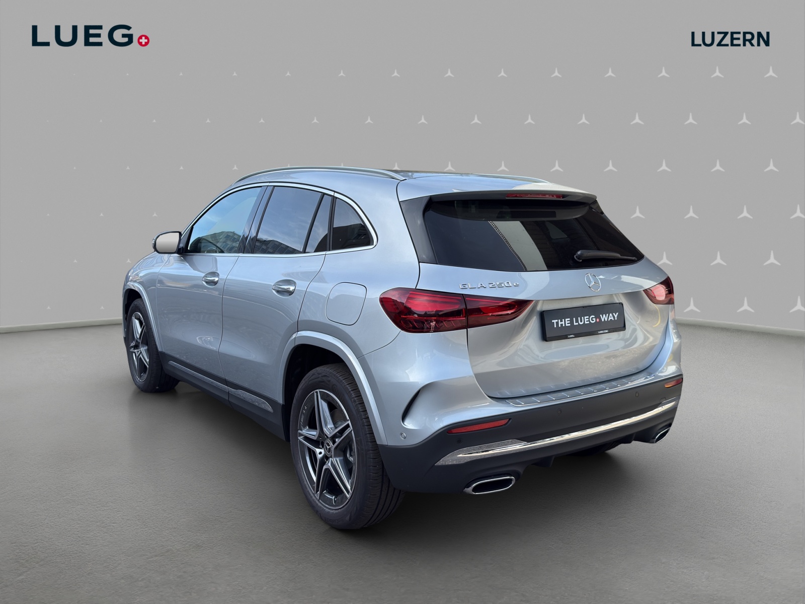 MERCEDES-BENZ GLA 250 e EQ Star 8G-DCT-image-2