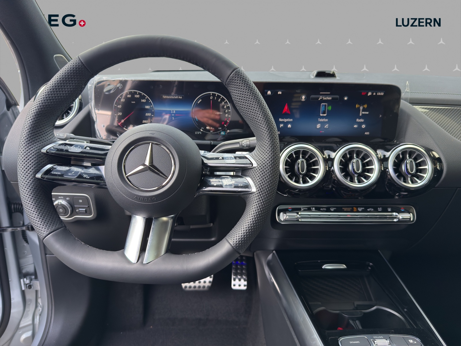 MERCEDES-BENZ GLA 250 e EQ Star 8G-DCT-image-10