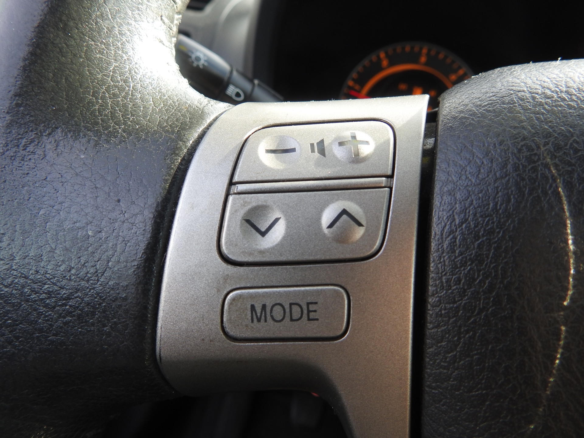 TOYOTA Auris 2.0 D-4D Linea Luna-image-15