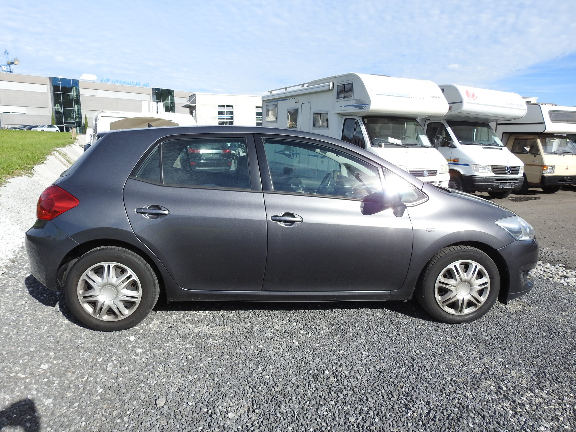 TOYOTA Auris 2.0 D-4D Linea Luna-image-3