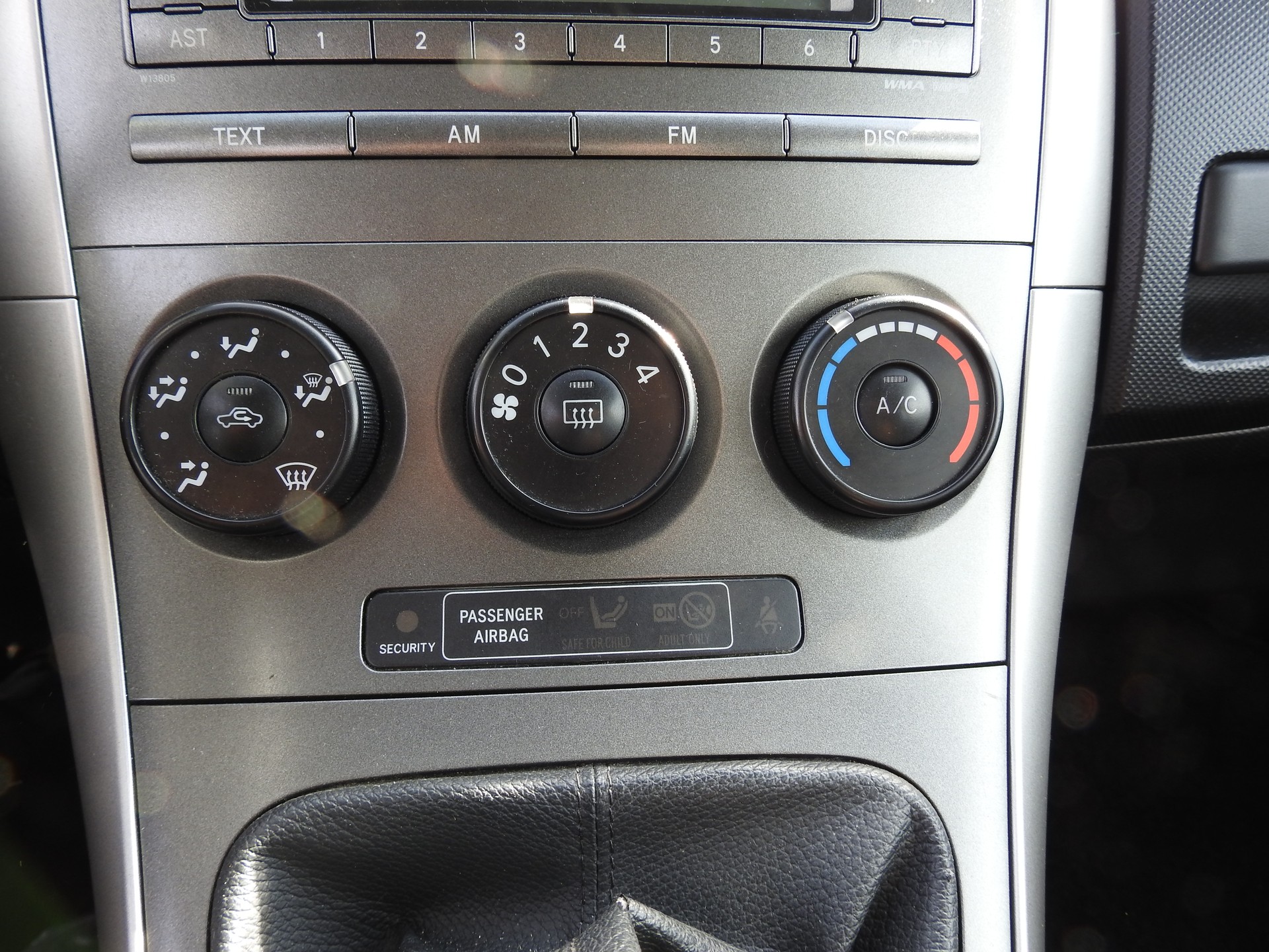 TOYOTA Auris 2.0 D-4D Linea Luna-image-9