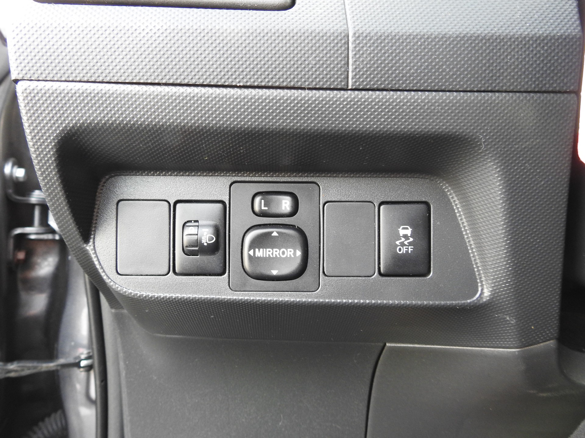 TOYOTA Auris 2.0 D-4D Linea Luna-image-8