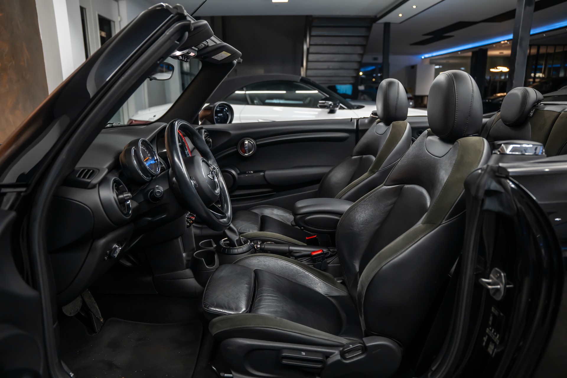MINI Cooper Cabriolet Steptronic *CH-Fahrzeug*Vollleder*Garantie*-image-11