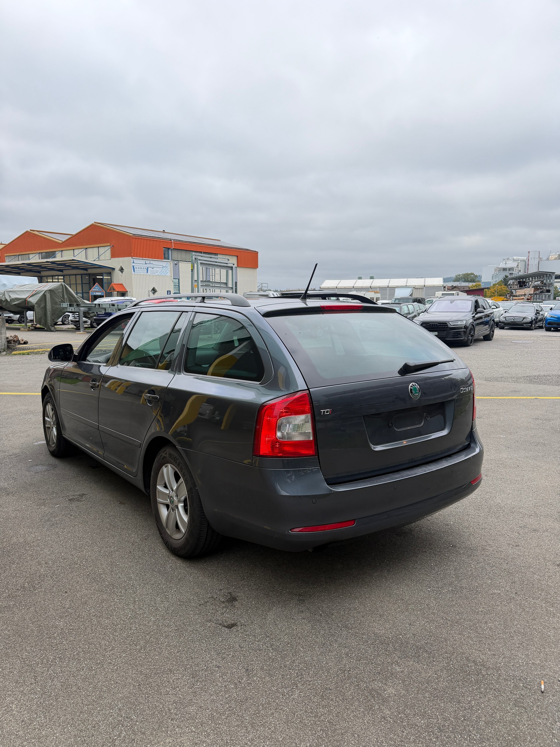 SKODA Octavia Combi 2.0 TDI Ambition DSG-image-4