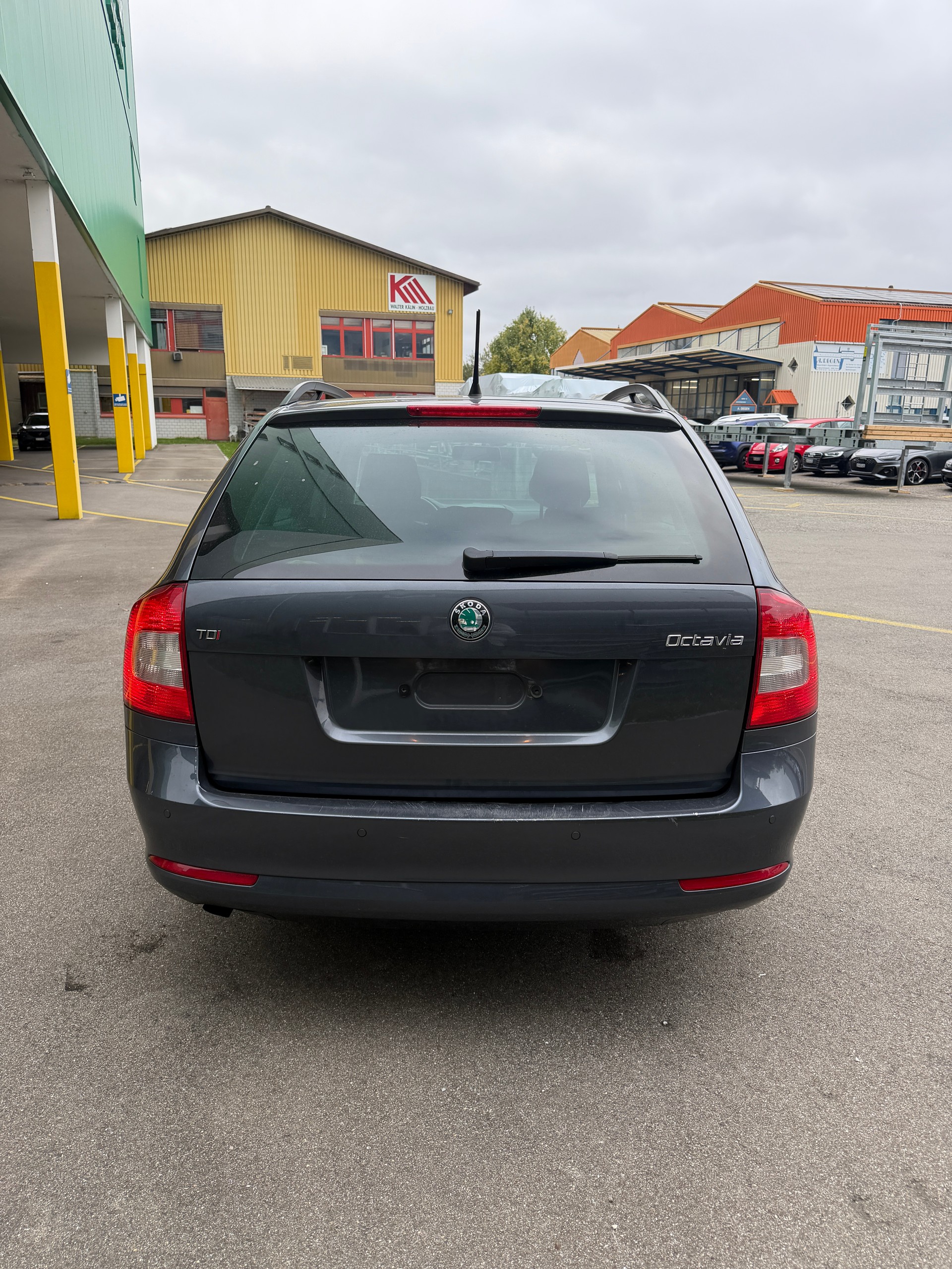 SKODA Octavia Combi 2.0 TDI Ambition DSG-image-5